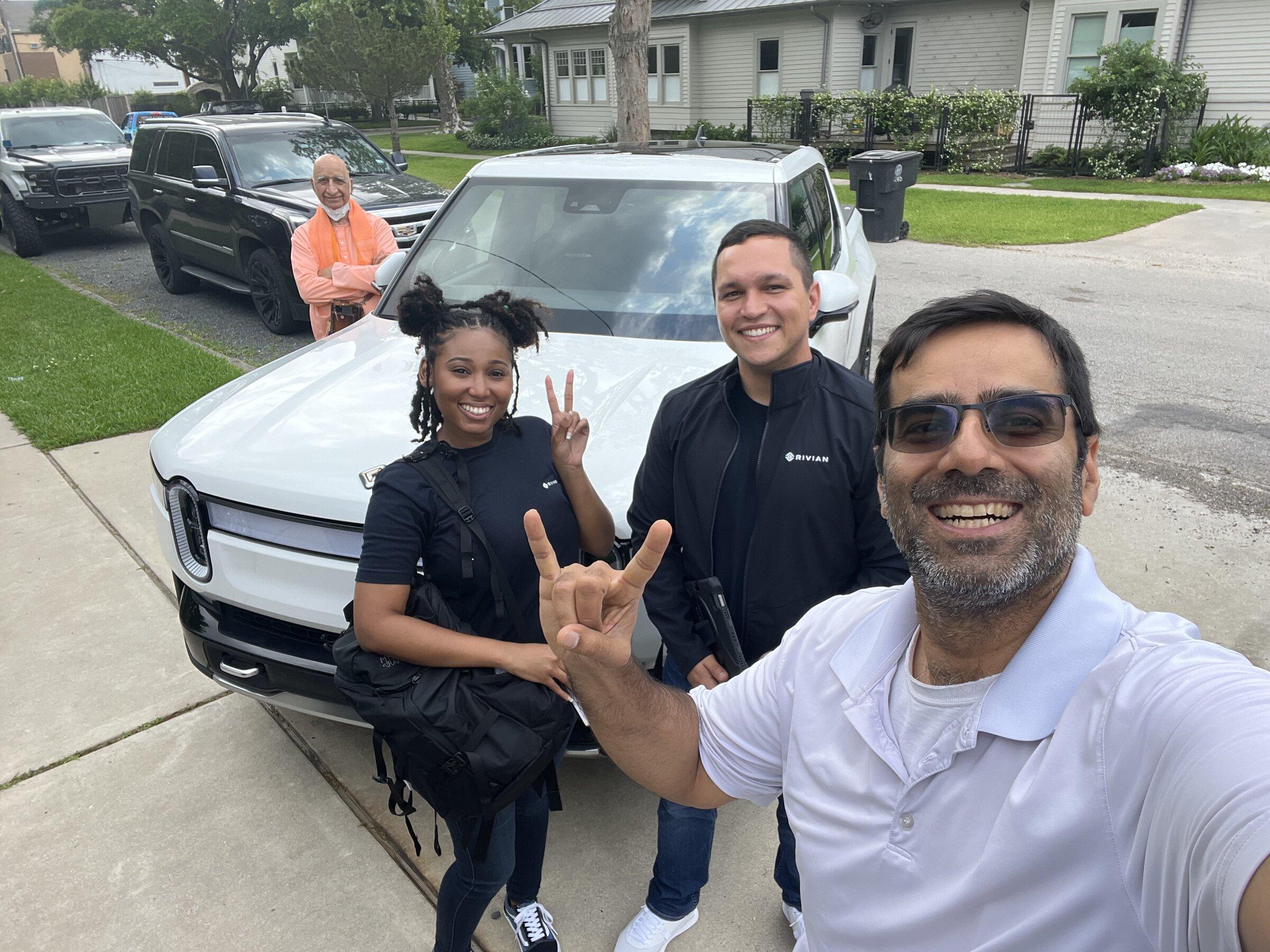 Rivian R1T R1S Houston Service Center/Deliveries 950AC427-7E16-49C2-BA97-BC392E15E0CF