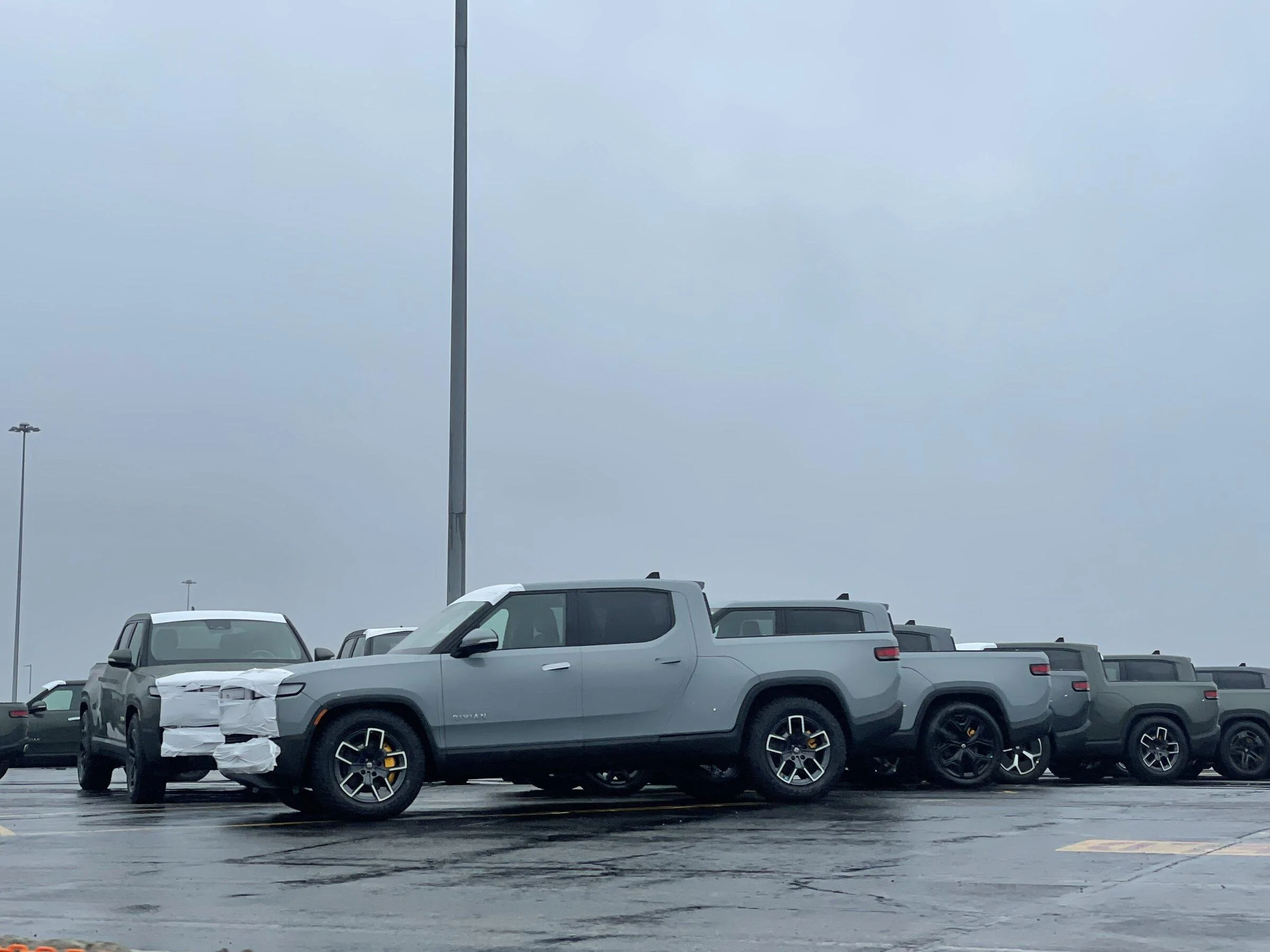 Rivian R1T R1S LIMESTONE R1T Photos tempImagedVtlPA