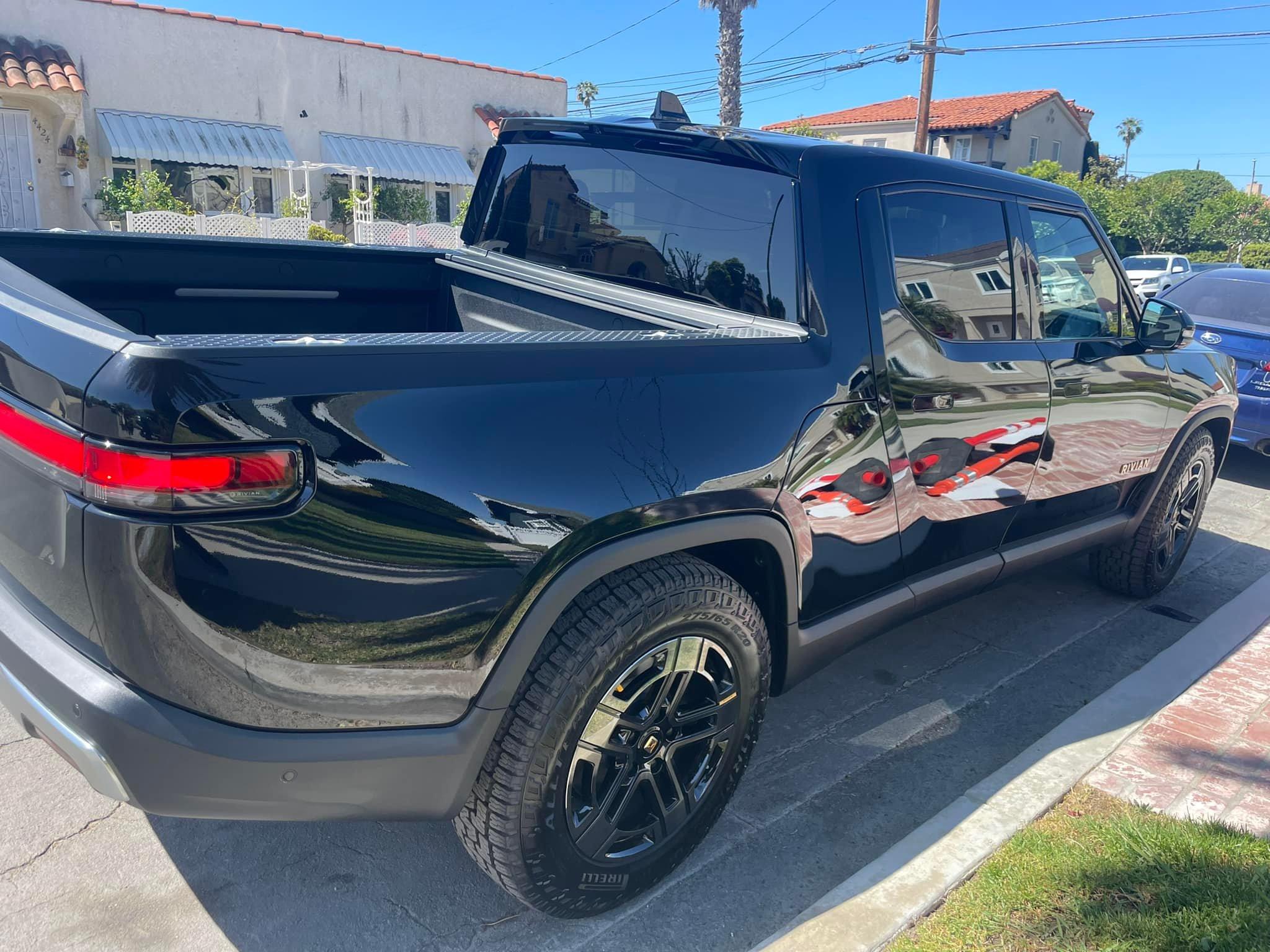 Rivian R1T R1S MIDNIGHT (Black) Rivian Photos 279935381_10227549822081140_4658074202444941801_n