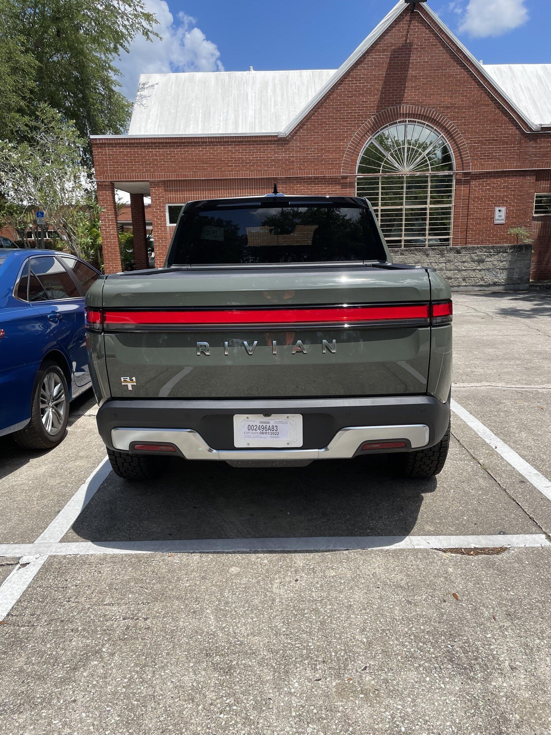 Rivian R1T R1S Delivery! 600E9A35-A84D-4F10-A41E-F8A28BBA44D6