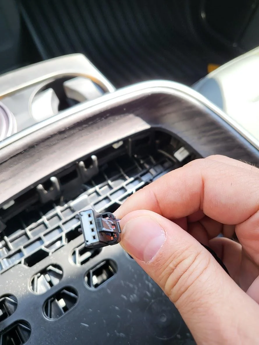 Rivian R1T R1S Disabling Wireless Charging Pad - Photos & Observations 20220506_152850