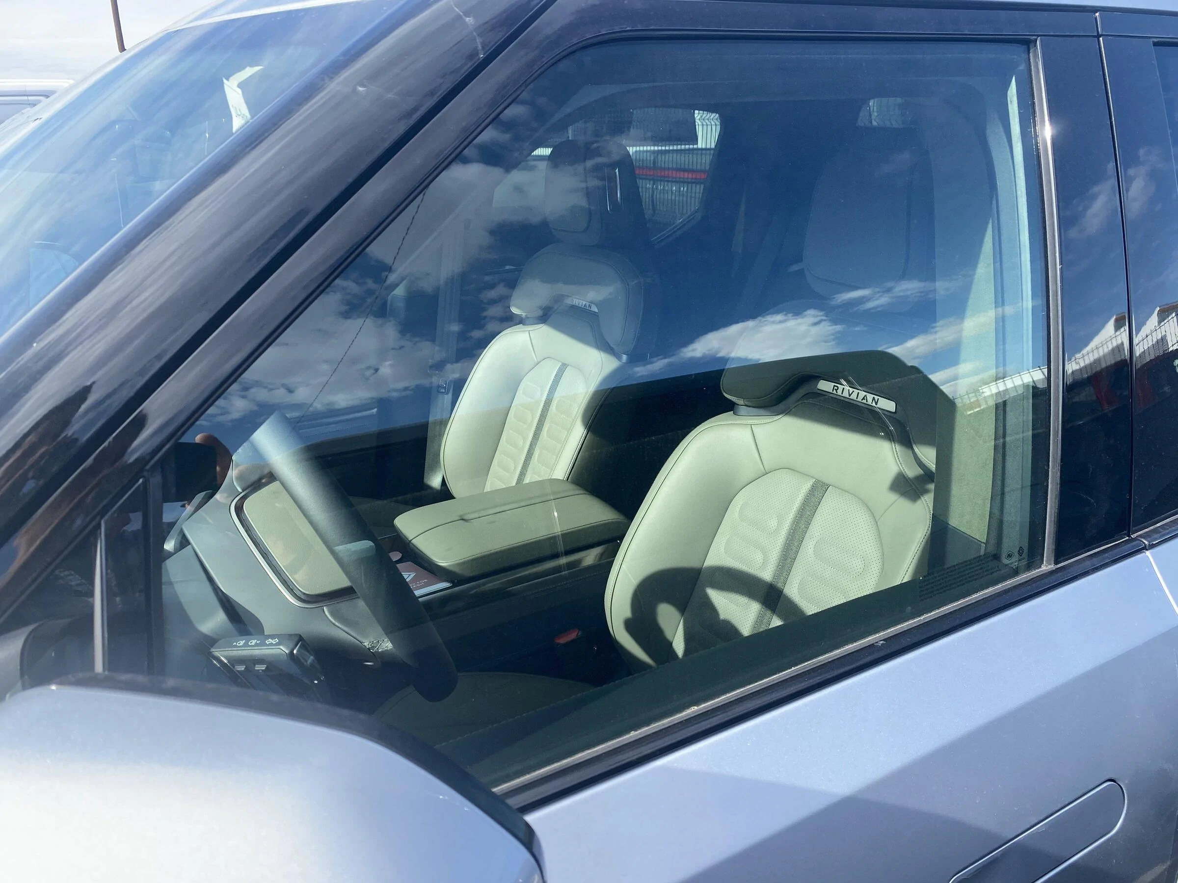 Rivian R1T R1S FOREST EDGE Rivian Interior Photos 08994CC8-5B86-4B97-9D76-4690C59DB8AE