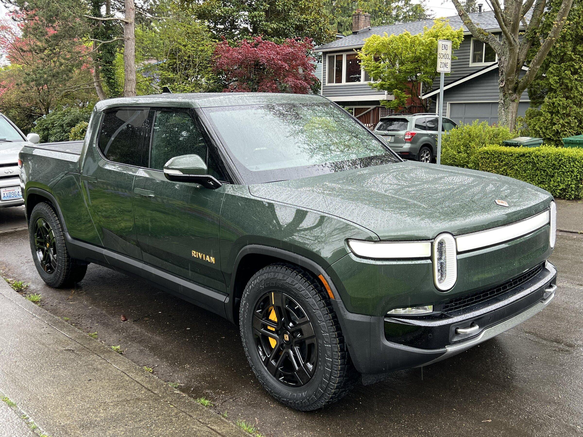 Rivian R1T R1S FOREST GREEN R1T Photos 1651881695352