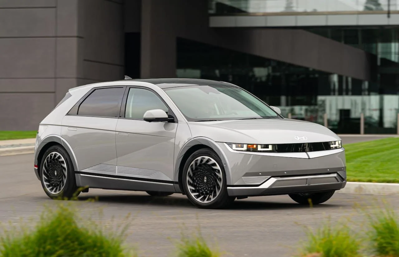 Rivian R1T R1S LIMESTONE R1T Photos AE60B2E1-17CF-4B63-BEB5-1C041B953B45