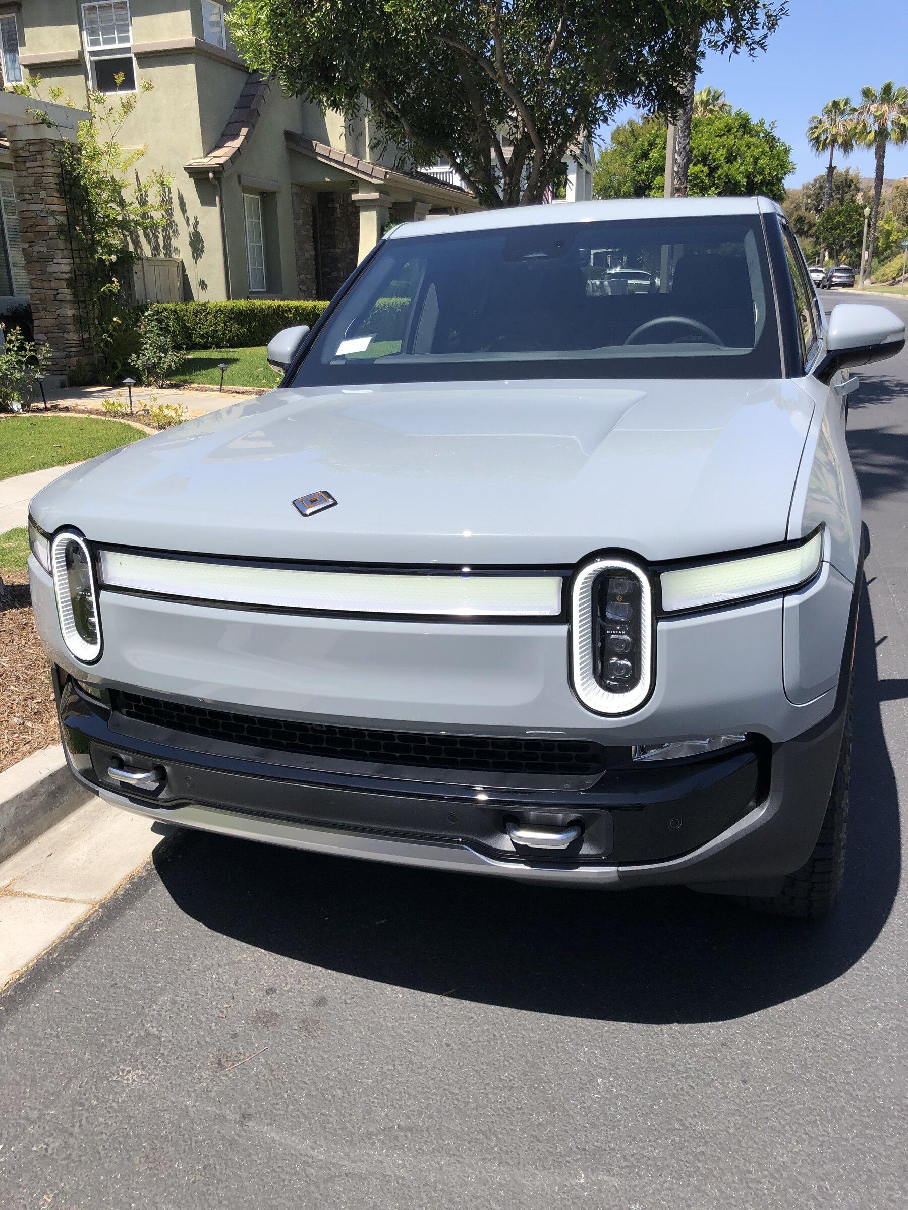 Rivian R1T R1S LIMESTONE R1T Photos 9C691B82-F789-4C53-98CC-4DA401272F9A