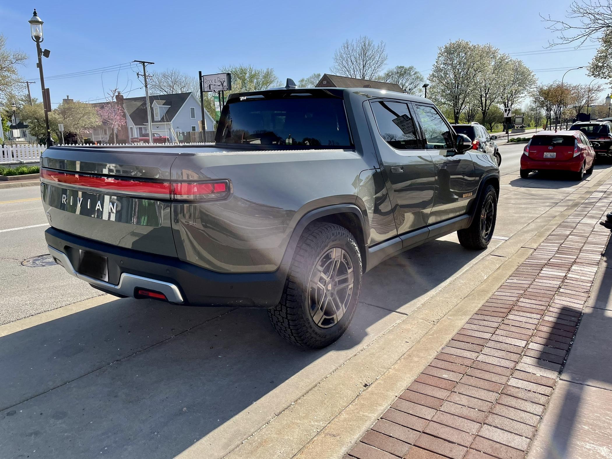 Rivian R1T R1S Chicago Rivian Sales Location Under Construction A04E8B27-4148-4FC8-8F0C-181F5BE08F0B