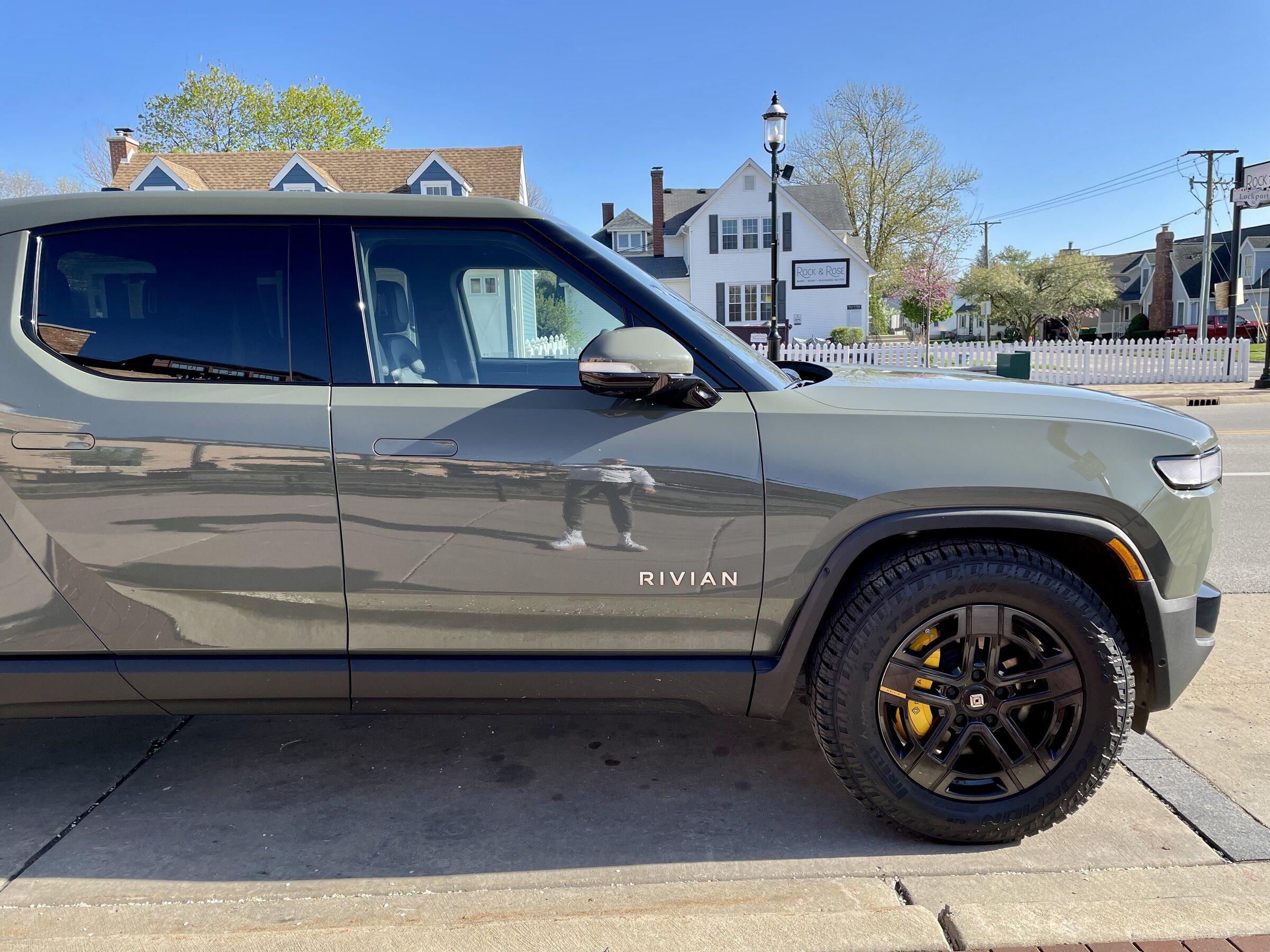 Rivian R1T R1S Chicago Rivian Sales Location Under Construction 0FAE9F57-E4D6-418F-A415-C55FD0C02A15