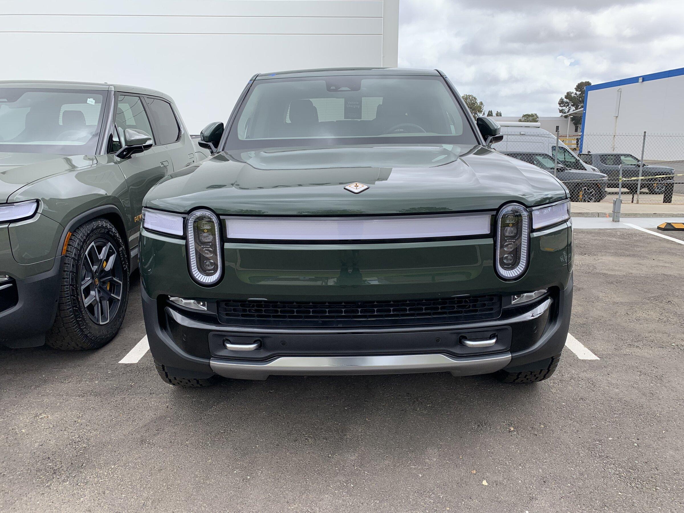 Rivian R1T R1S FOREST GREEN R1T Photos 63E094E4-6EAA-4ABA-AC92-C9042D19BA95