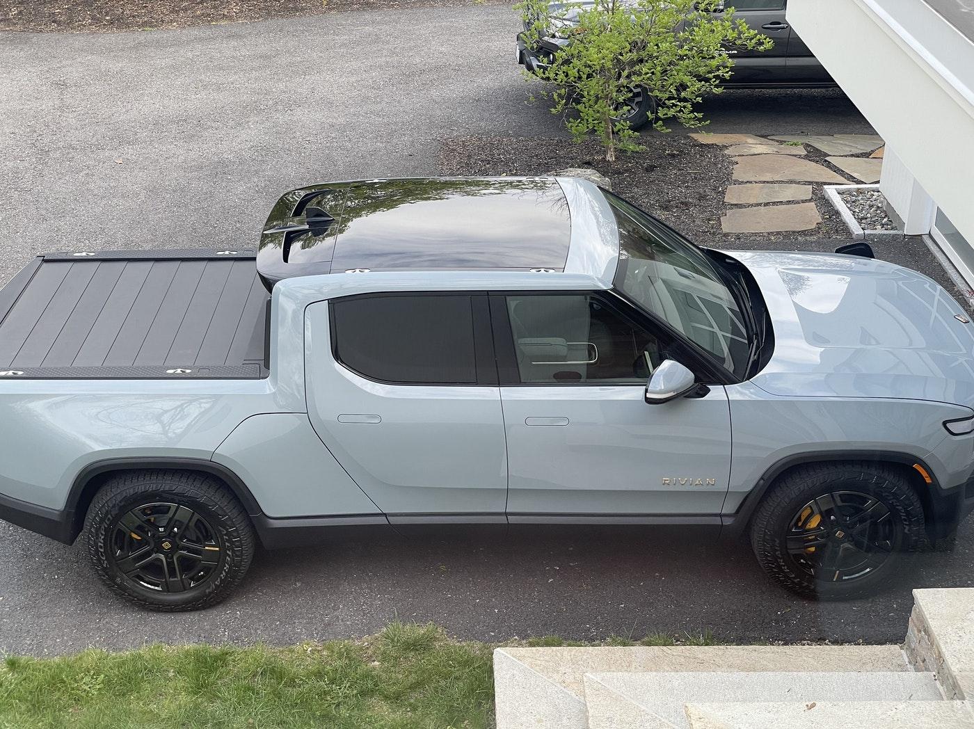 Rivian R1T R1S LIMESTONE R1T Photos E810C07F-8C80-44C2-98E2-44DEBE644A15