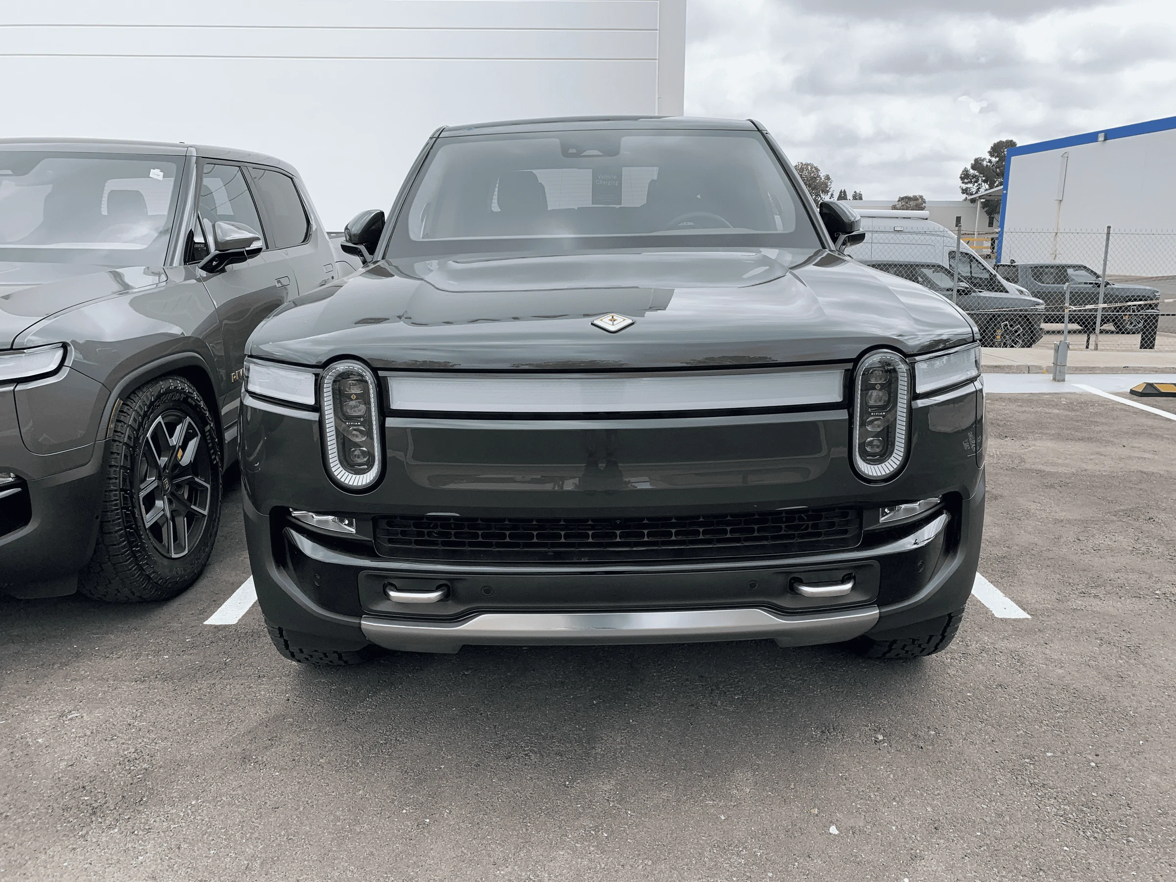 Rivian R1T R1S R1T LE LG FE group tempImagegTyt2y