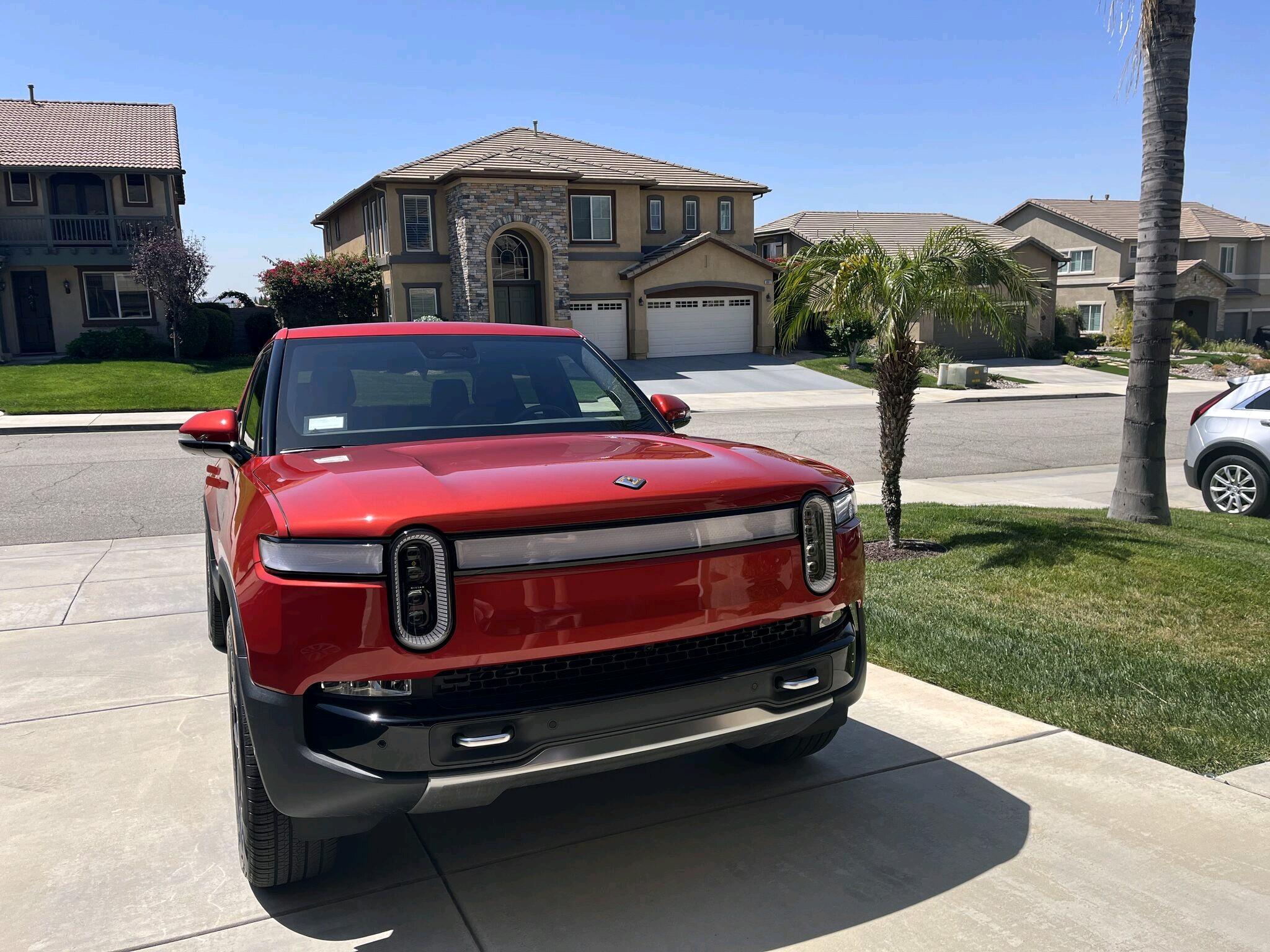 Rivian R1T R1S RED CANYON Rivian Photos image_5b7d71cf-ec0c-4aed-b8df-0c7beca0391720220511_150901