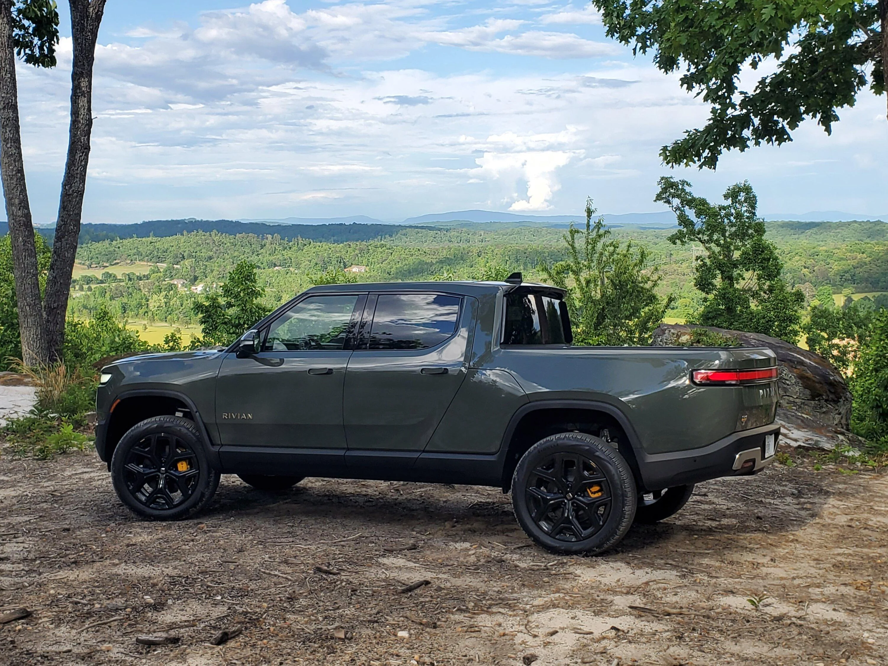 Rivian R1T R1S LAUNCH GREEN R1T Photos 20220513_182500