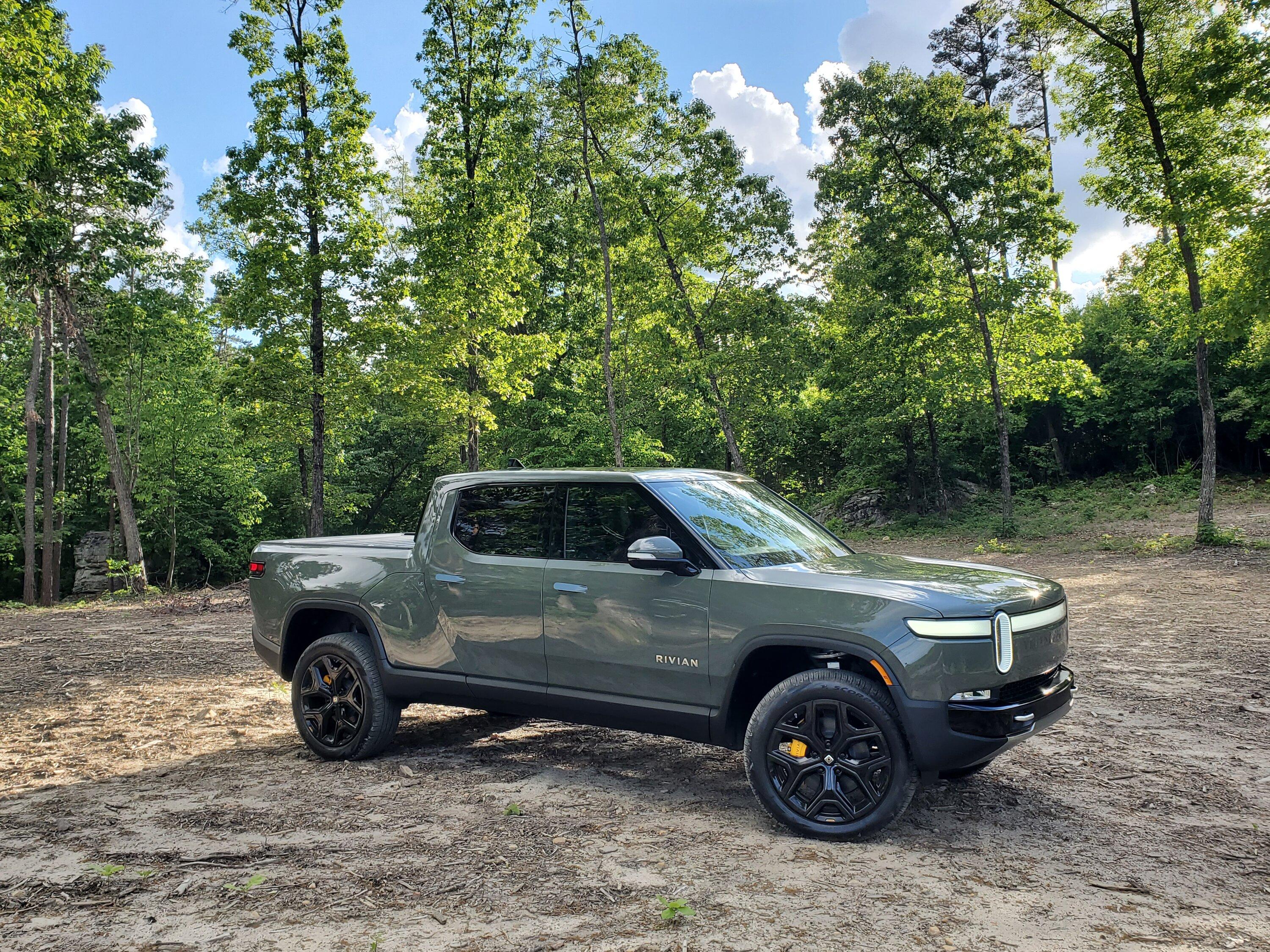 Rivian R1T R1S LAUNCH GREEN R1T Photos 20220513_182827