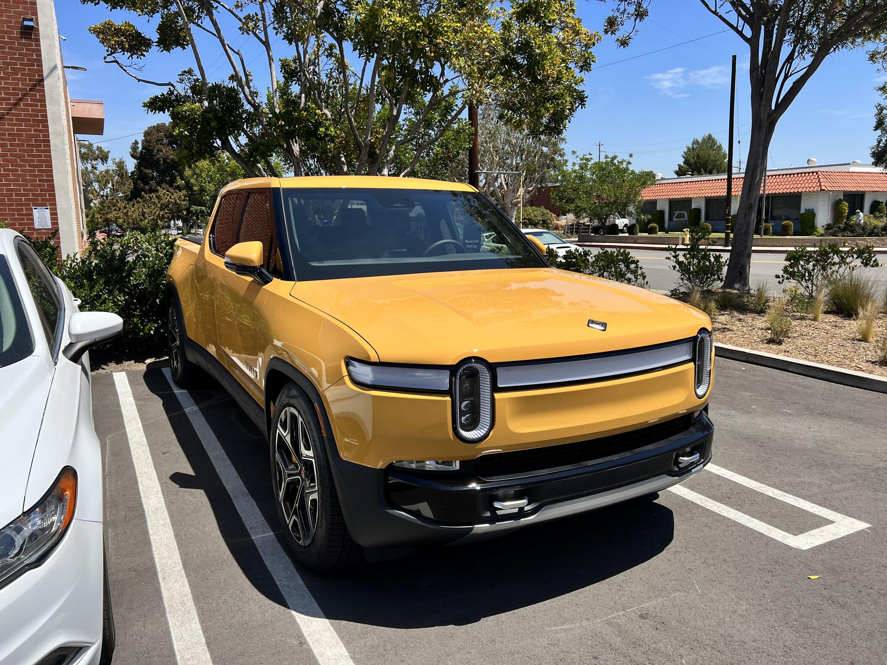 Rivian R1T R1S LIMESTONE R1T Photos E56BB4AB-F040-4E74-AD6C-DFB83C2DC7DE