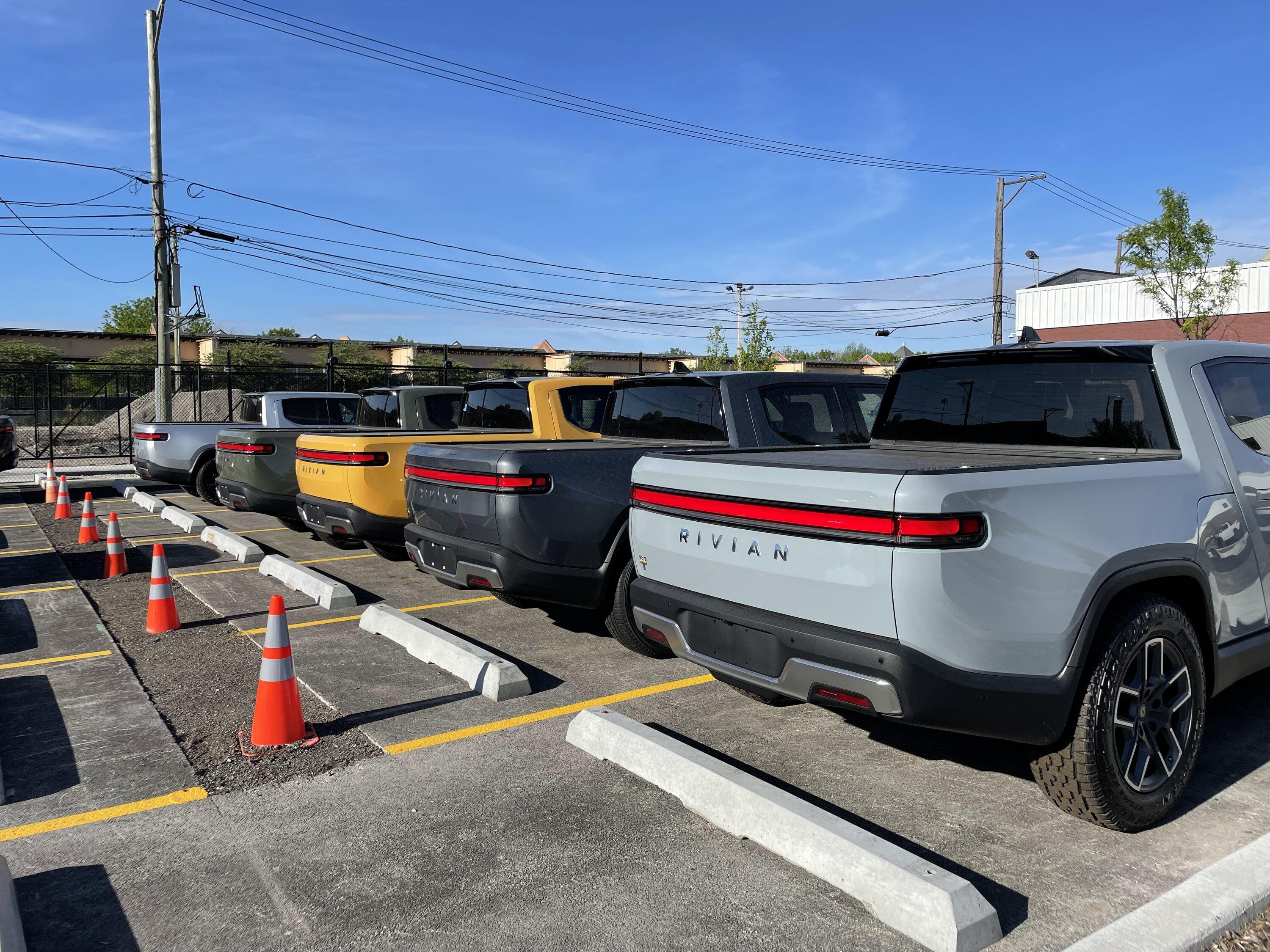 Rivian R1T R1S LIMESTONE R1T Photos tempImage8767W1
