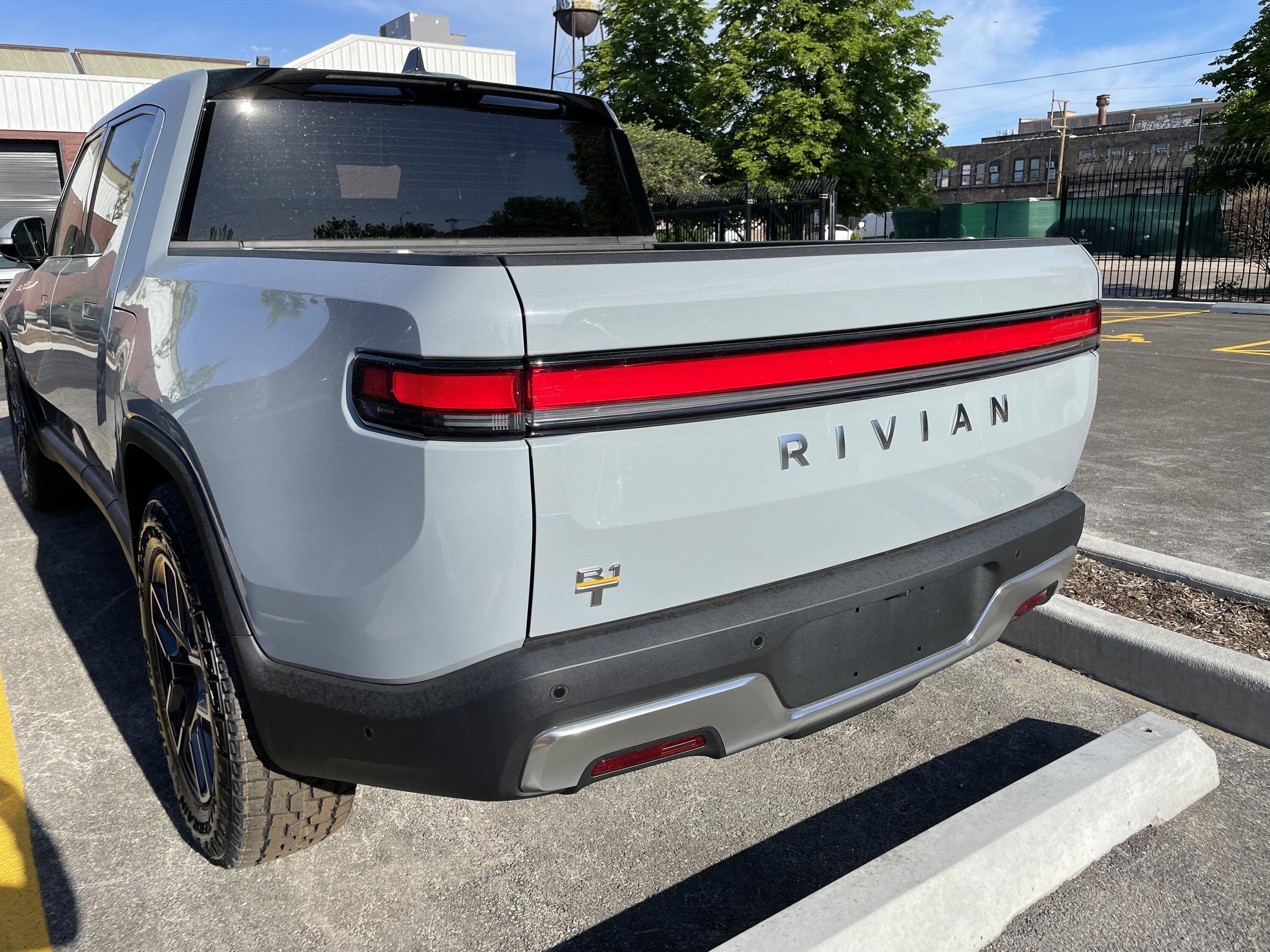 Rivian R1T R1S LIMESTONE R1T Photos tempImagepIkBUH