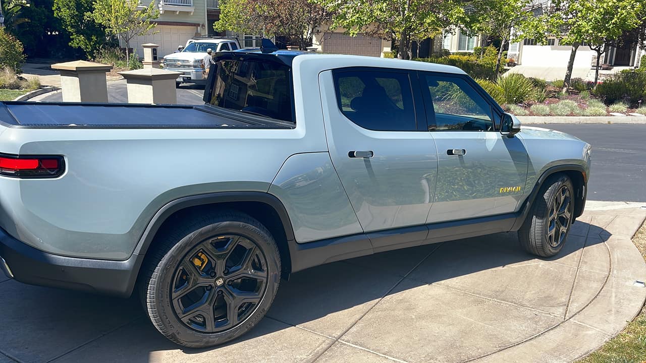 Rivian R1T R1S LIMESTONE R1T Photos Limestone R1T Rivian 2