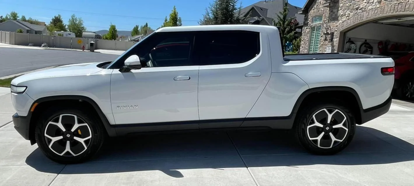 Rivian R1T R1S GLACIER WHITE R1T  Photos White Rivian R1T 