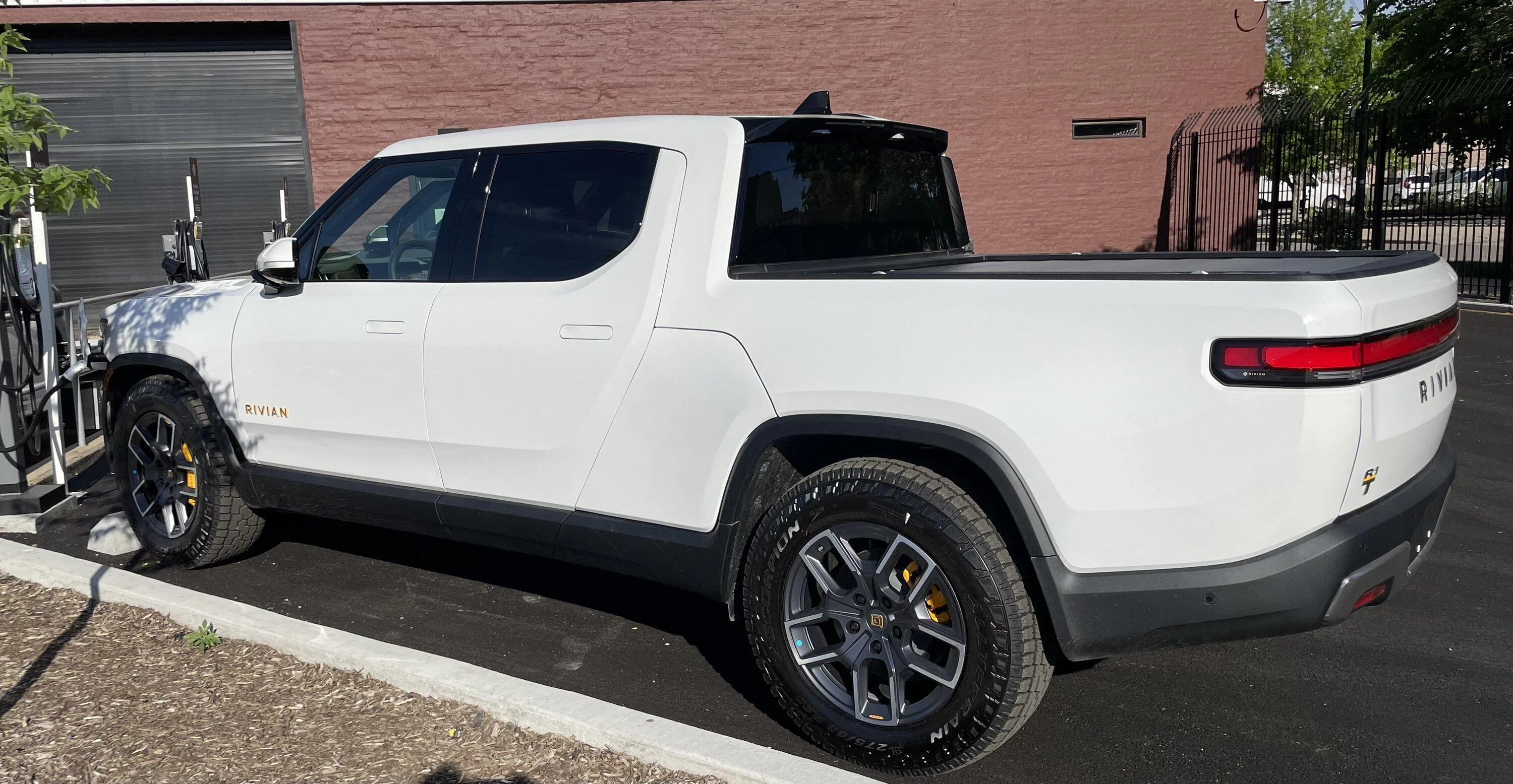 Rivian R1T R1S GLACIER WHITE R1T  Photos tempImagervetjH