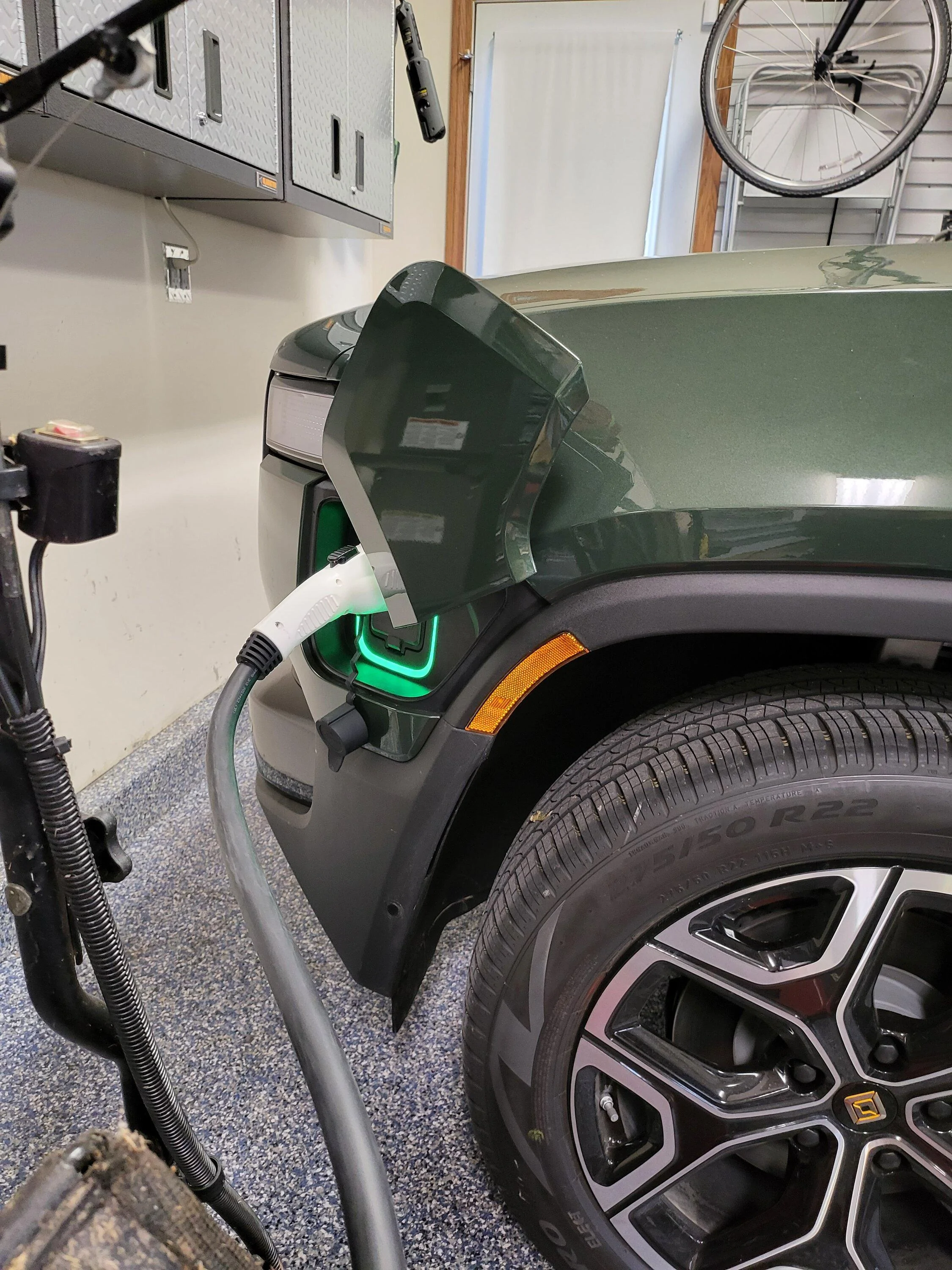 Rivian R1T R1S Using a 48a Tesla wall connector to charge an R1T 20220517_184250