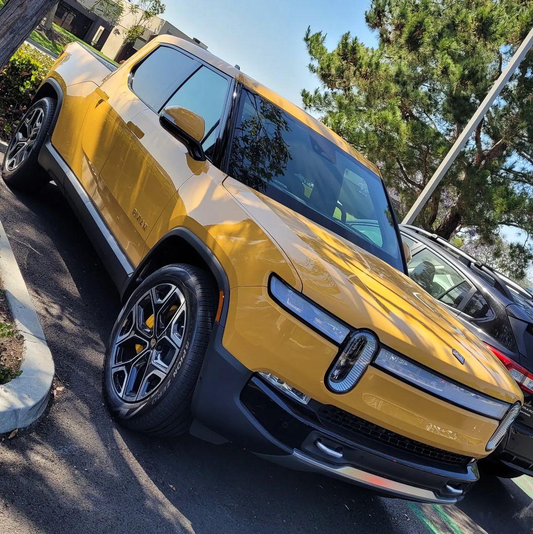 Rivian R1T R1S COMPASS YELLOW R1T Photos 279885668_1060636168221010_5375965720215067160_n
