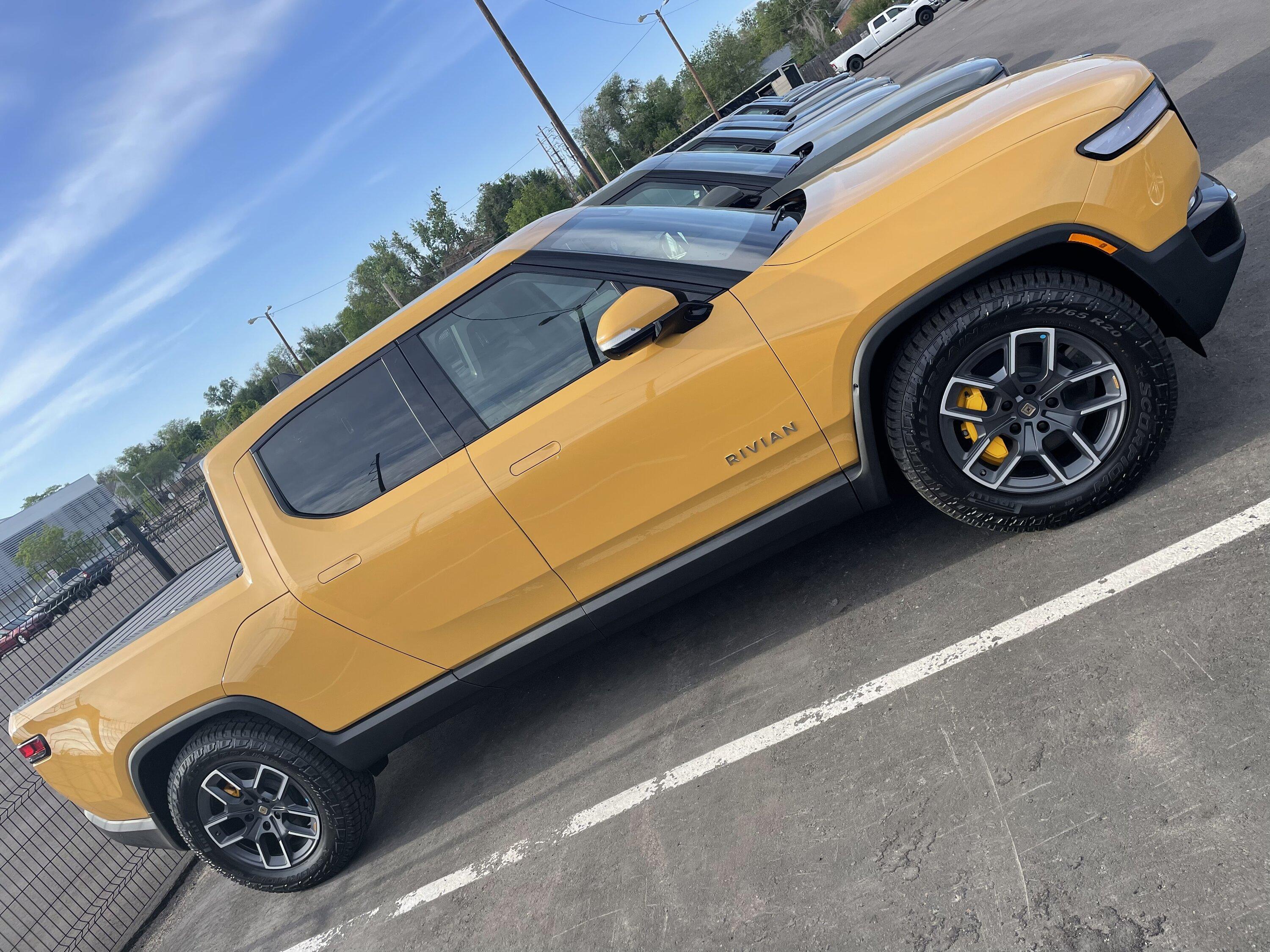 Rivian R1T R1S COMPASS YELLOW R1T Photos 4A4C54F7-3531-402F-A465-2E3F01EBC7E1