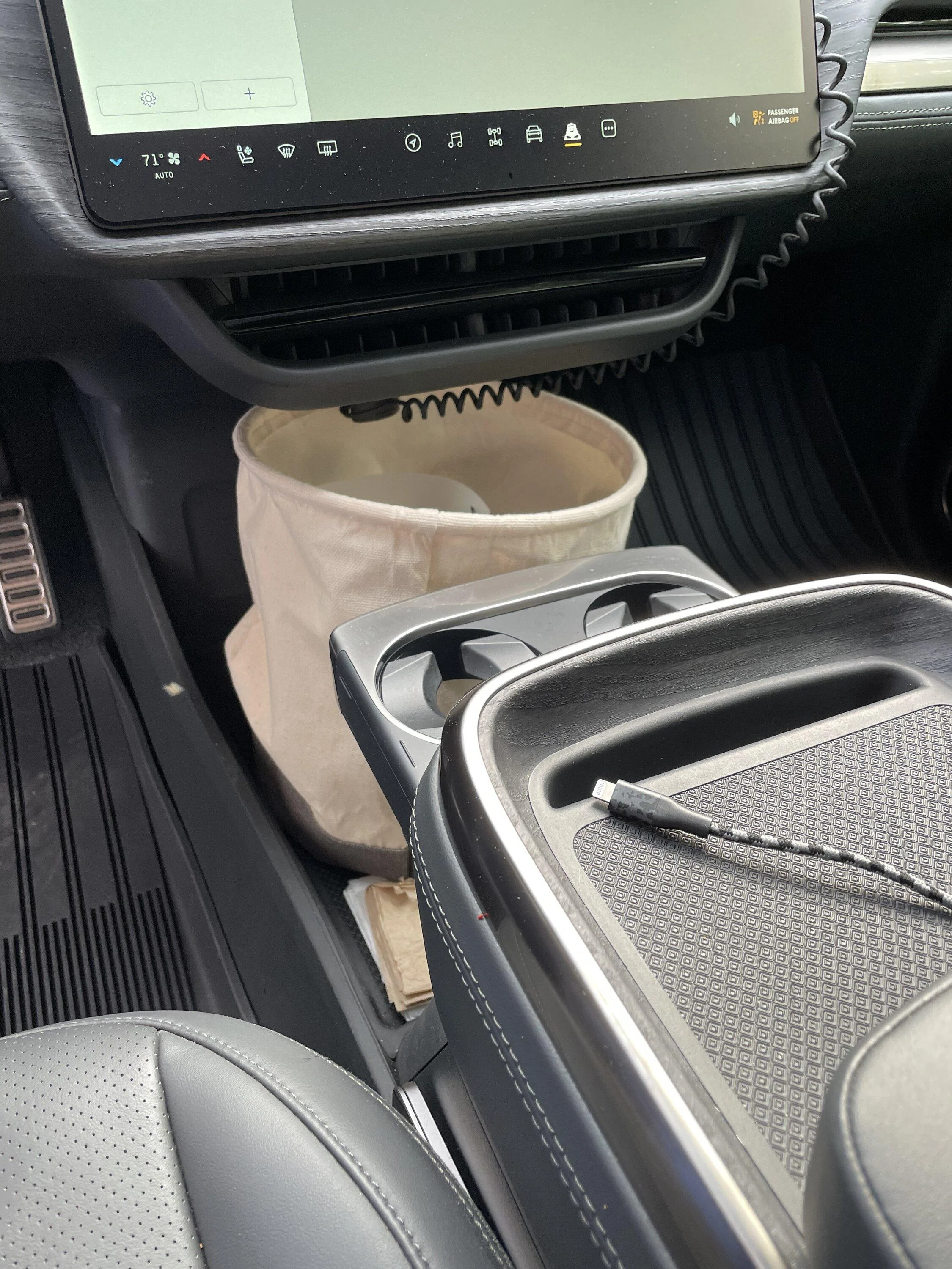 Rivian R1T R1S Trash Can (gasp!) 3760D5D0-2C28-42E4-81A9-9BADB0555012