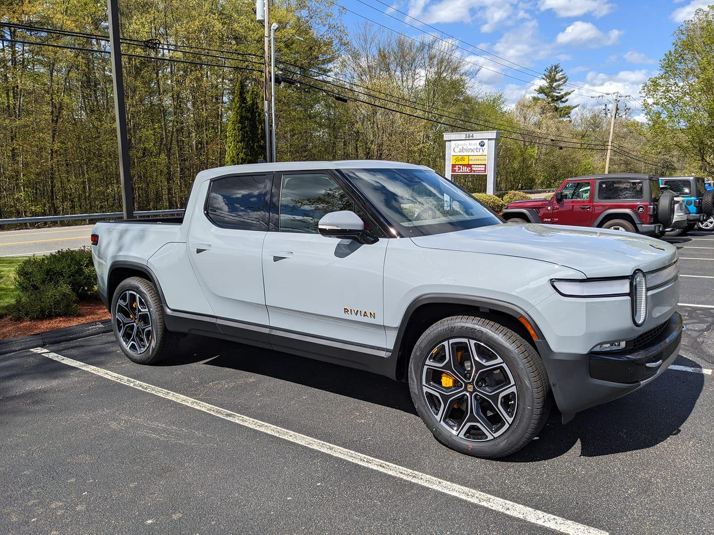 Rivian R1T R1S LIMESTONE R1T Photos 281992055_10220805400837212_5442696580561945684_n