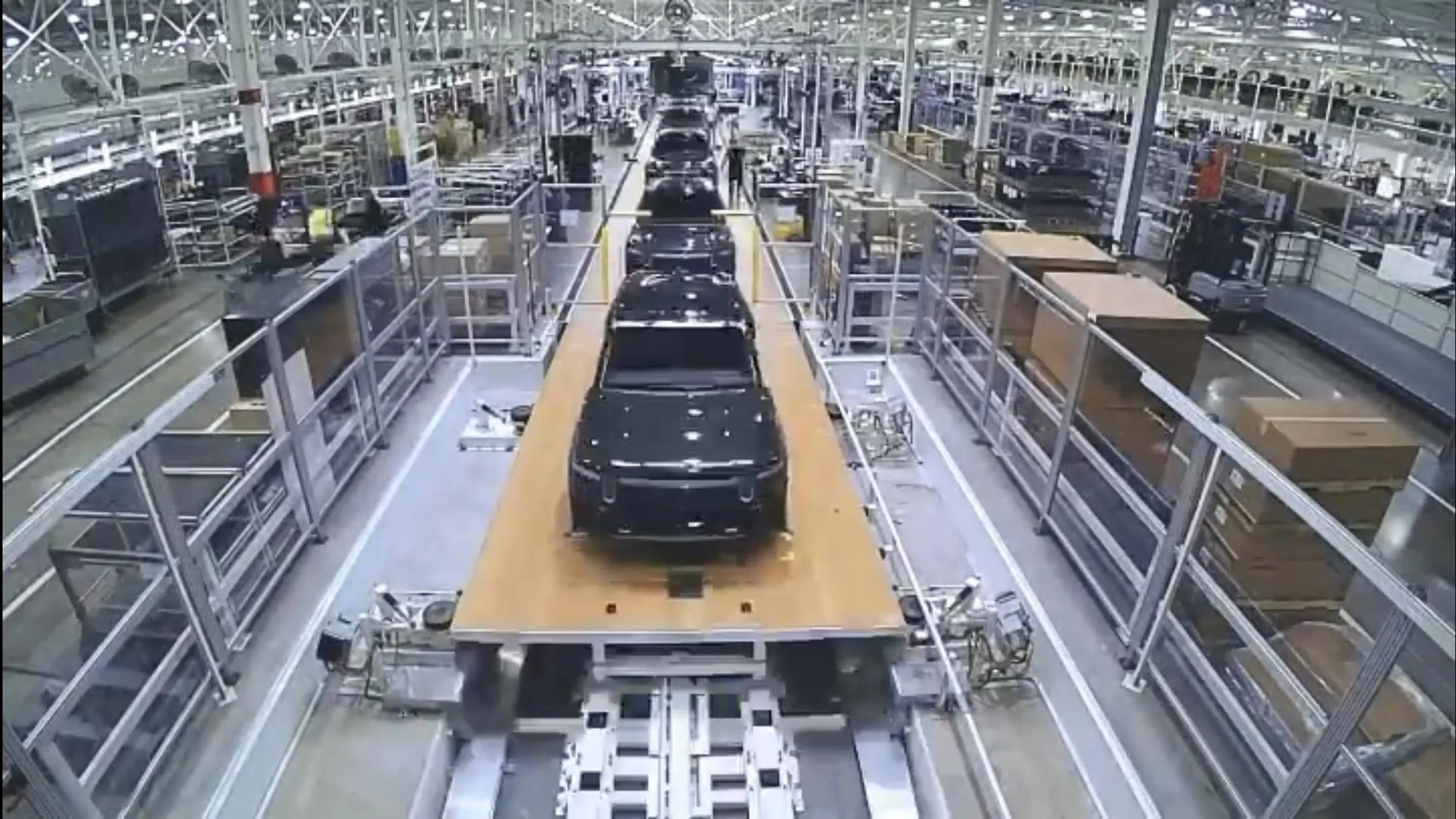 Rivian R1T R1S RJ Posts Rivian Factory Assembly Line Video 6C72B294-F826-4268-8C9E-9013585DCAAD