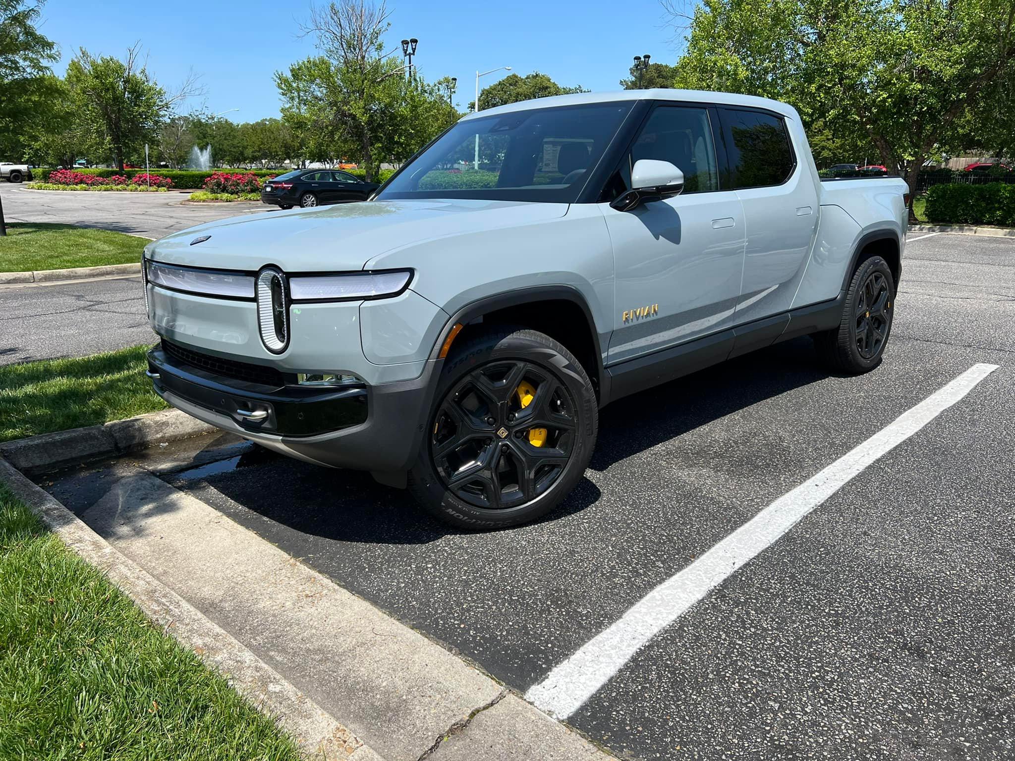 Rivian R1T R1S LIMESTONE R1T Photos 280987099_10222662345519709_5876394441403044872_n