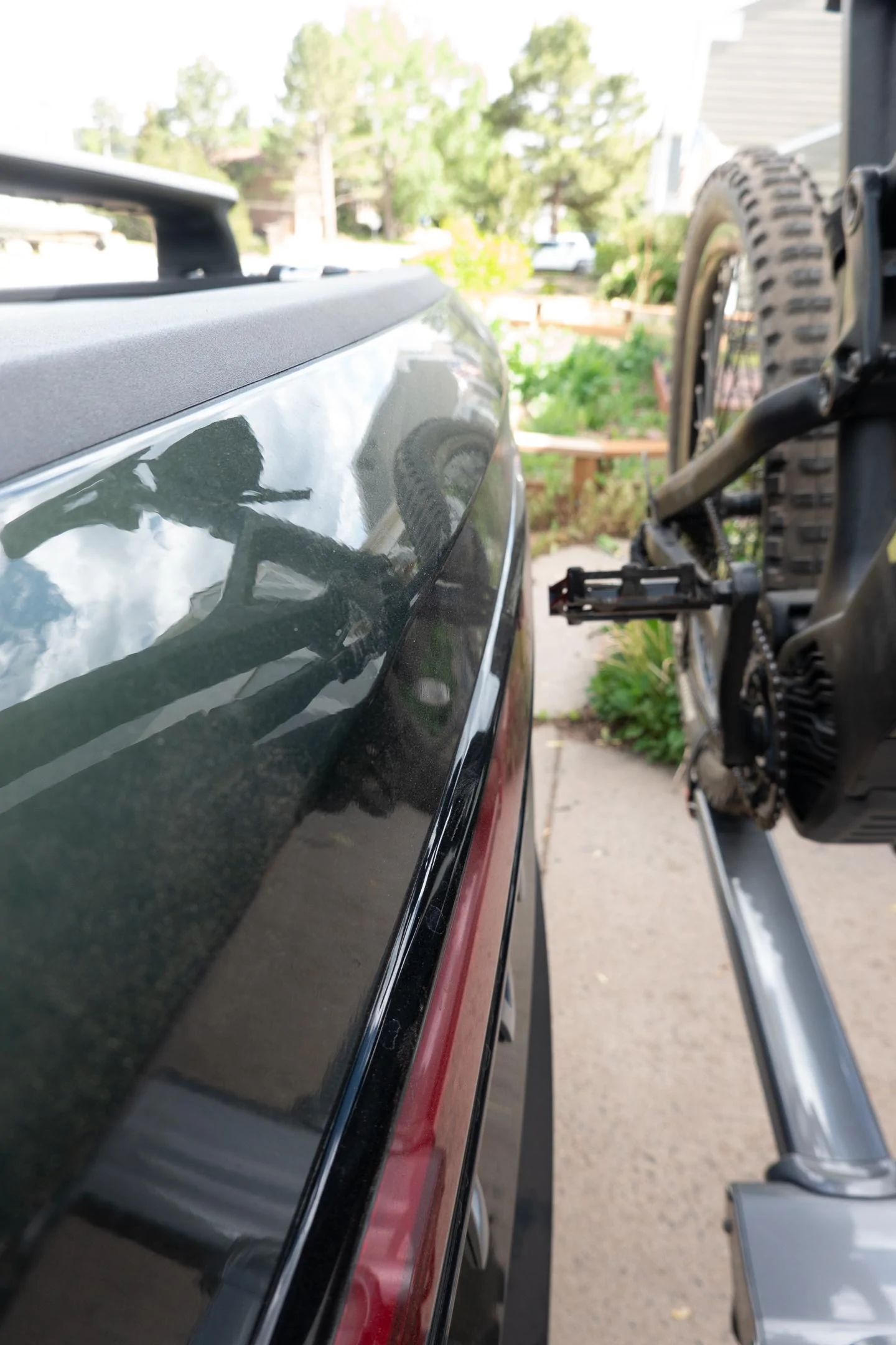 Rivian R1T R1S Kuat NV2 bike rack on R1T 2022-05-19 Rivian Kuat _DSC0101