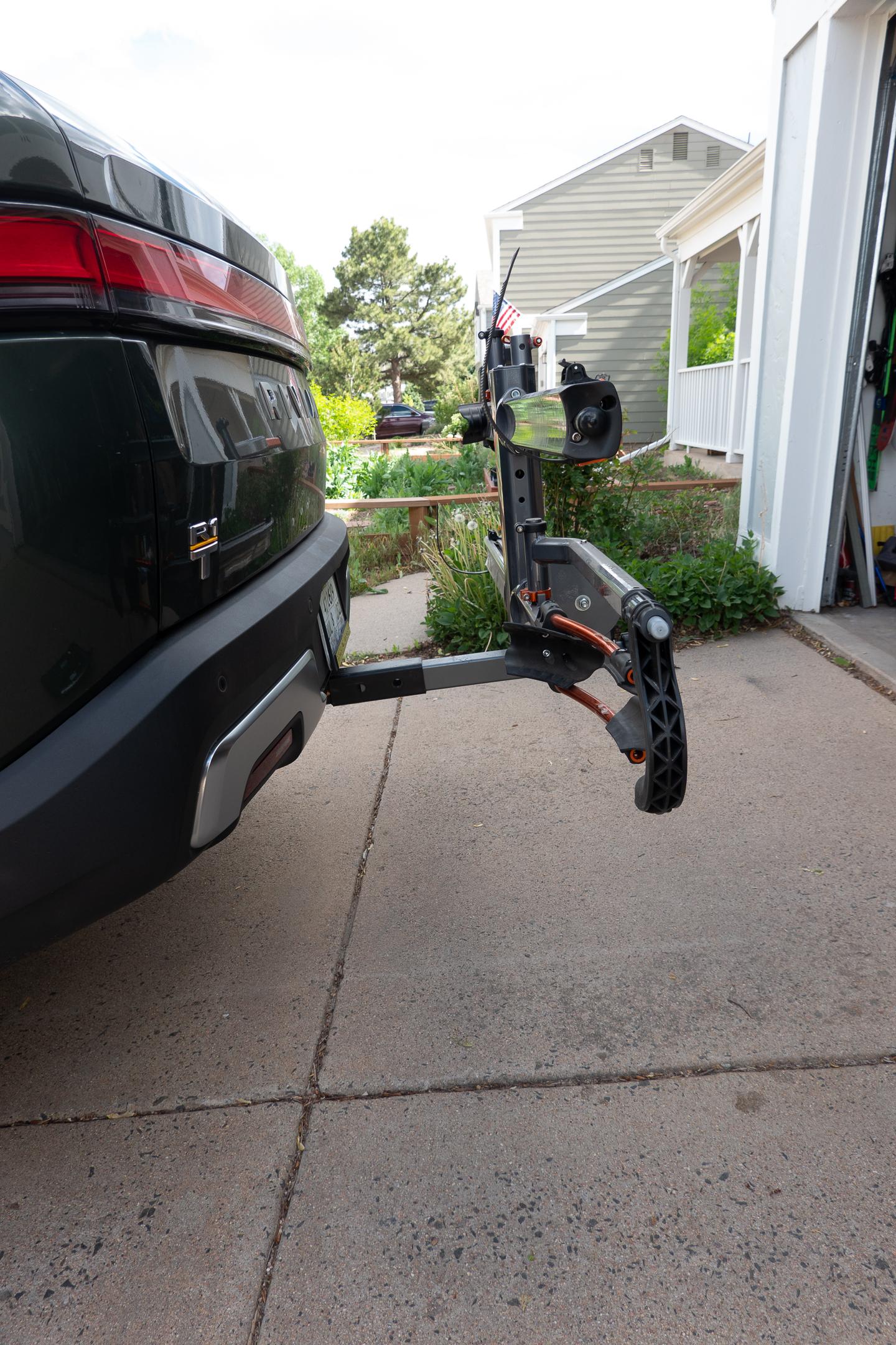 Rivian R1T R1S Kuat NV2 bike rack on R1T 2022-05-19 Rivian Kuat _DSC0104