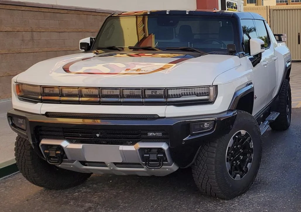 Rivian R1T R1S Pics: Rivian R1T vs Hummer EV side by side comparison look C4974838-BF8D-481B-A47A-F0F97DBD89BA