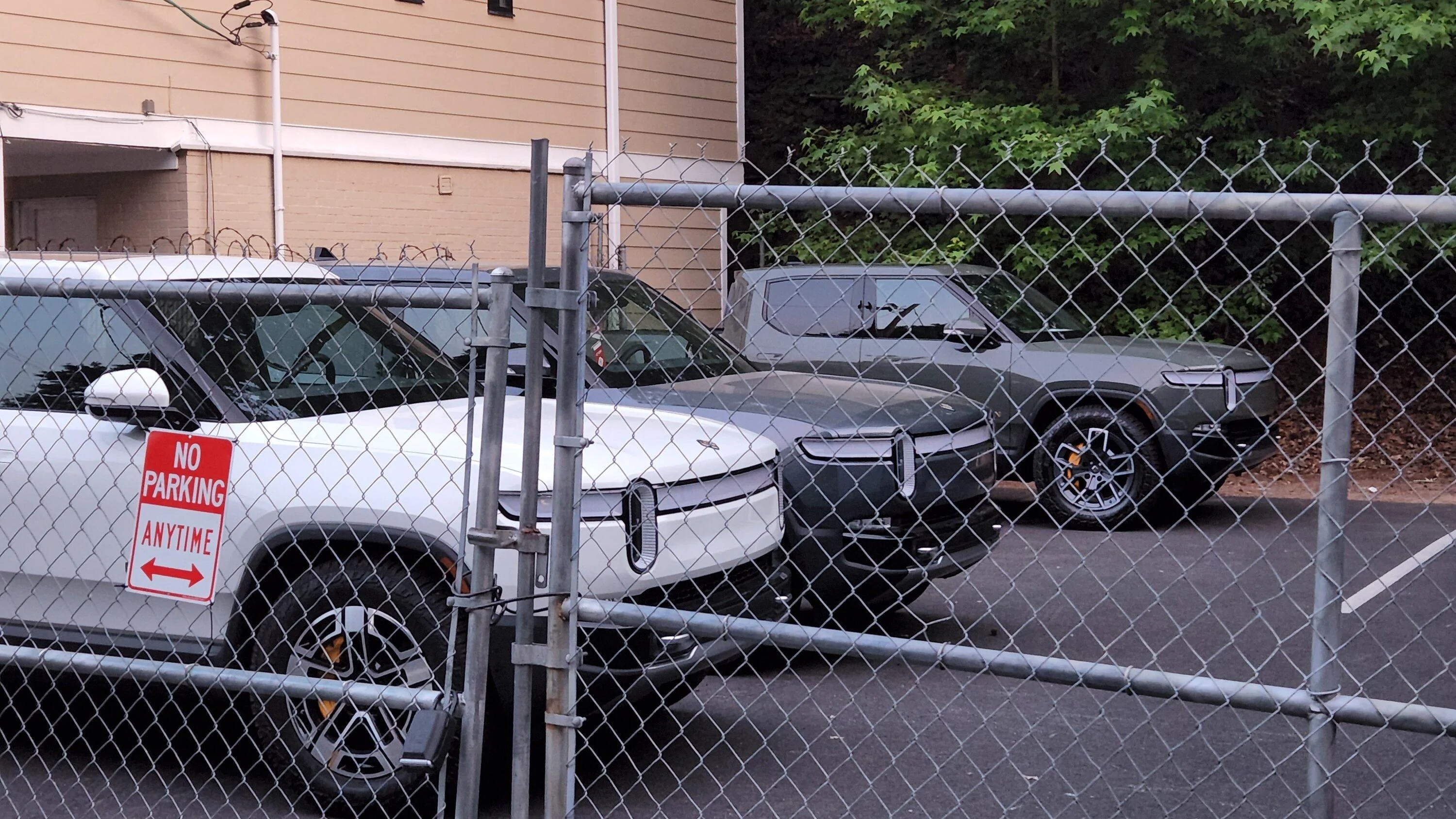 Rivian R1T R1S Rivian Service Centers / Retail Locations List / Other Facilities (Pics & Updates) 20220520_203814