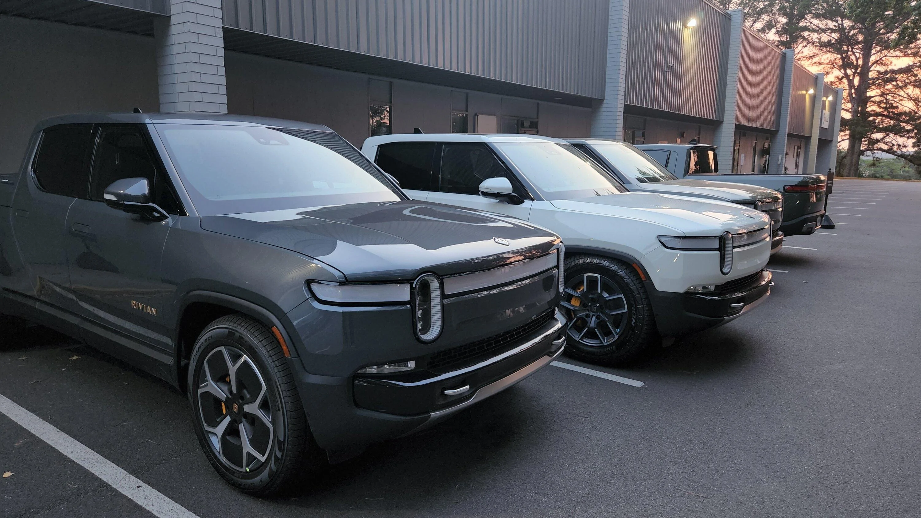 Rivian R1T R1S Rivian Service Centers / Retail Locations List / Other Facilities (Pics & Updates) 20220520_204230