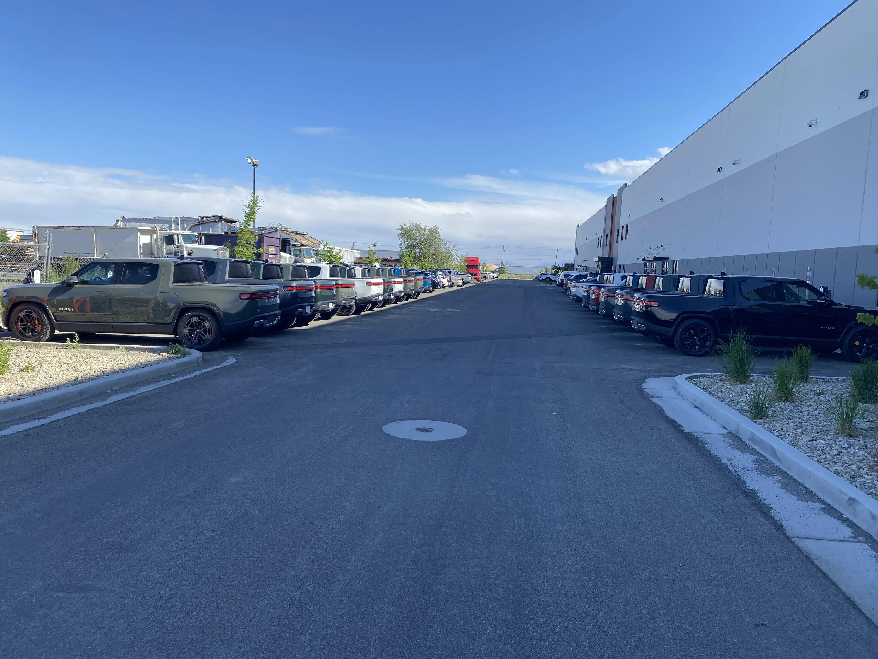 Rivian R1T R1S R1T LE LG FE group 88508E4E-F814-4F3B-9FDF-EFDE257B8573