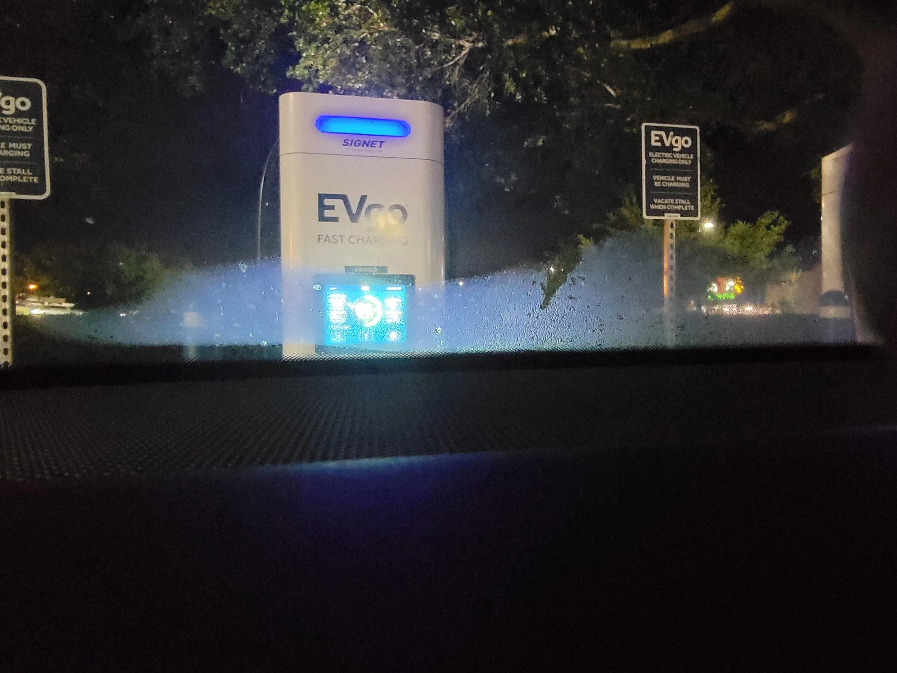 Rivian R1T R1S Strange AC vent behavior 20220506_231111