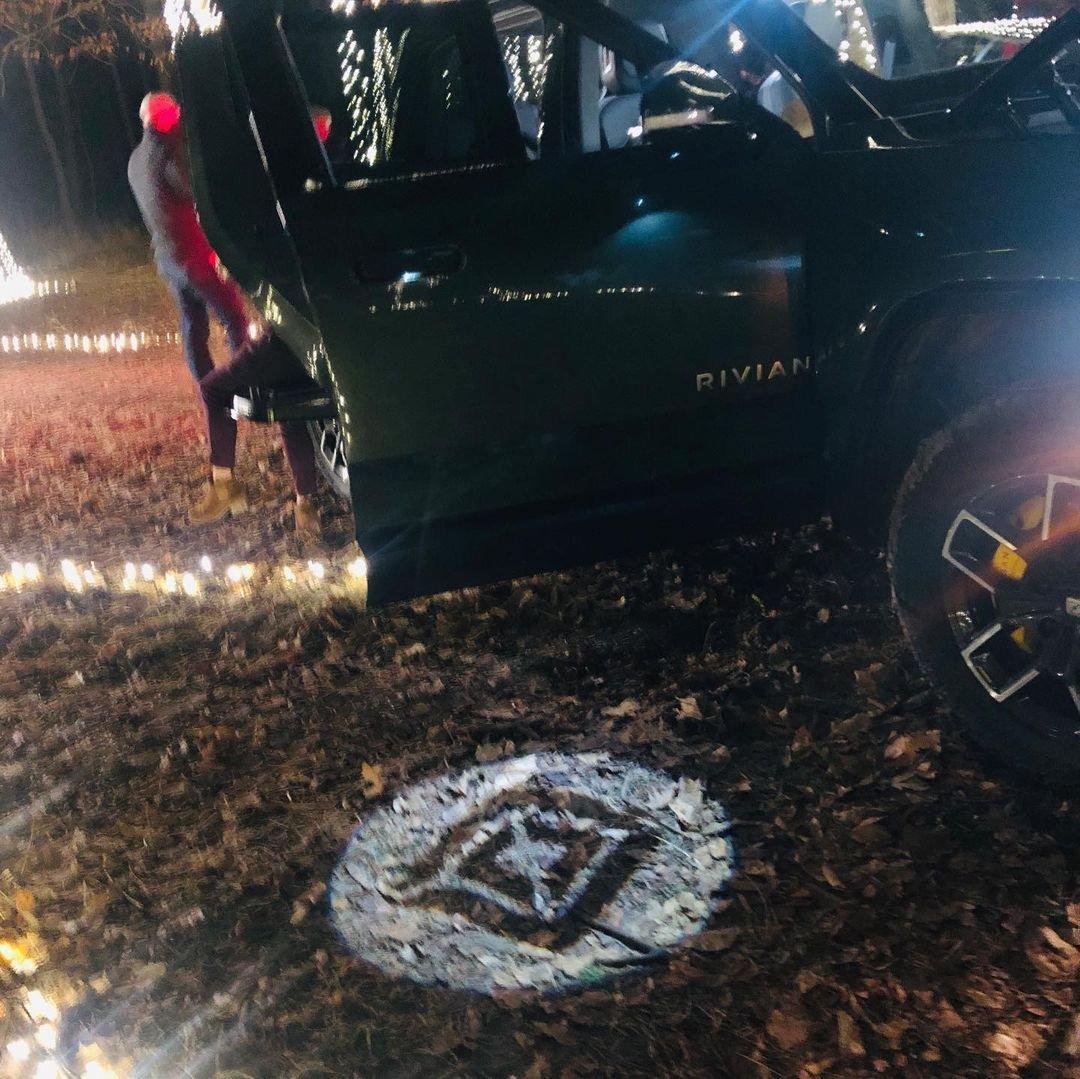Rivian R1T R1S Logo puddle lights - When do yours activate? download