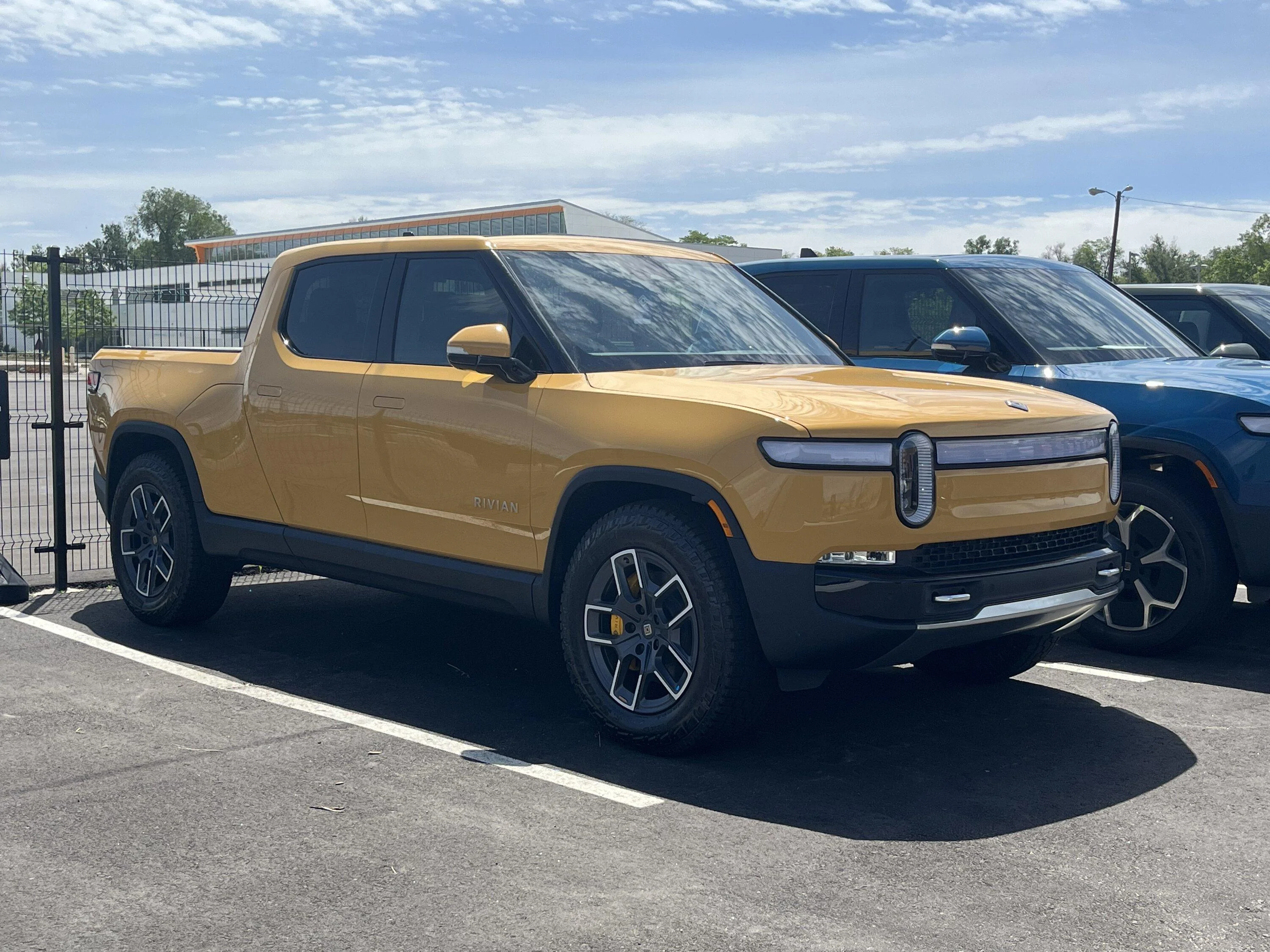 Rivian R1T R1S Another update from Denver Rivian Center A52114FD-3A61-4693-8827-ADC9398DC98E