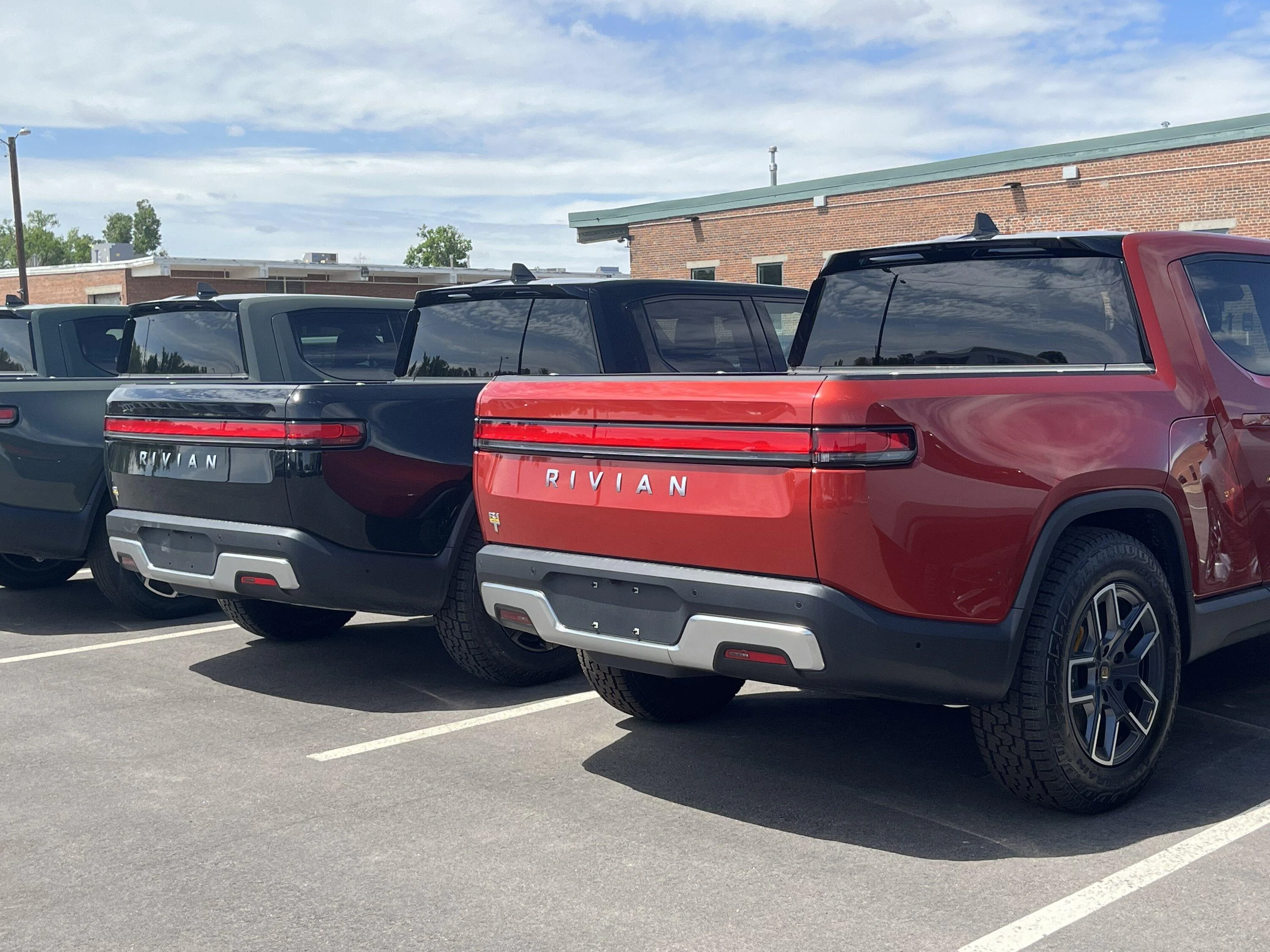 Rivian R1T R1S Another update from Denver Rivian Center 6B225A97-D001-4FD8-83B6-923740439962