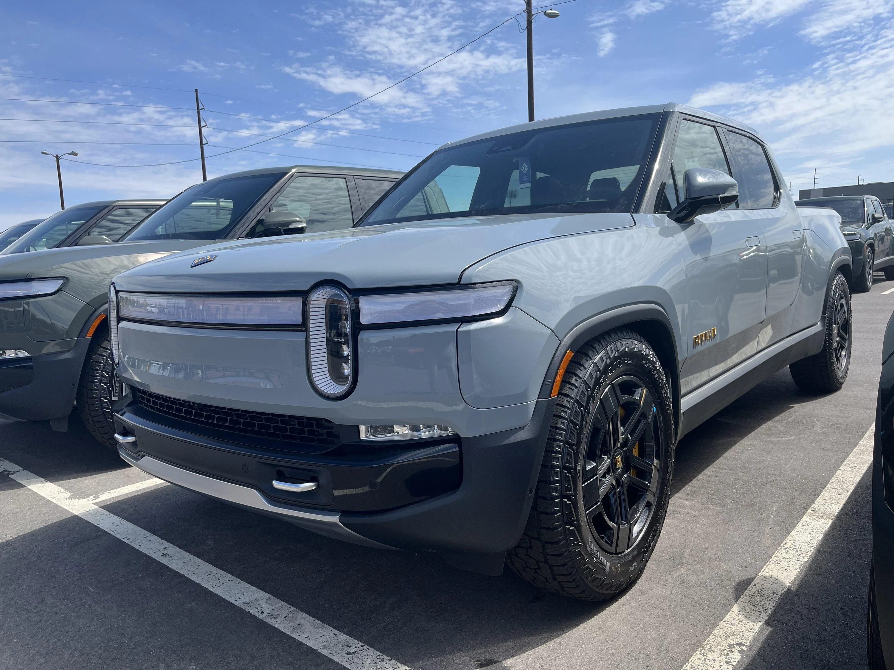 Rivian R1T R1S Another update from Denver Rivian Center 95751751-C19A-4239-ACB8-A06318E1EB5A