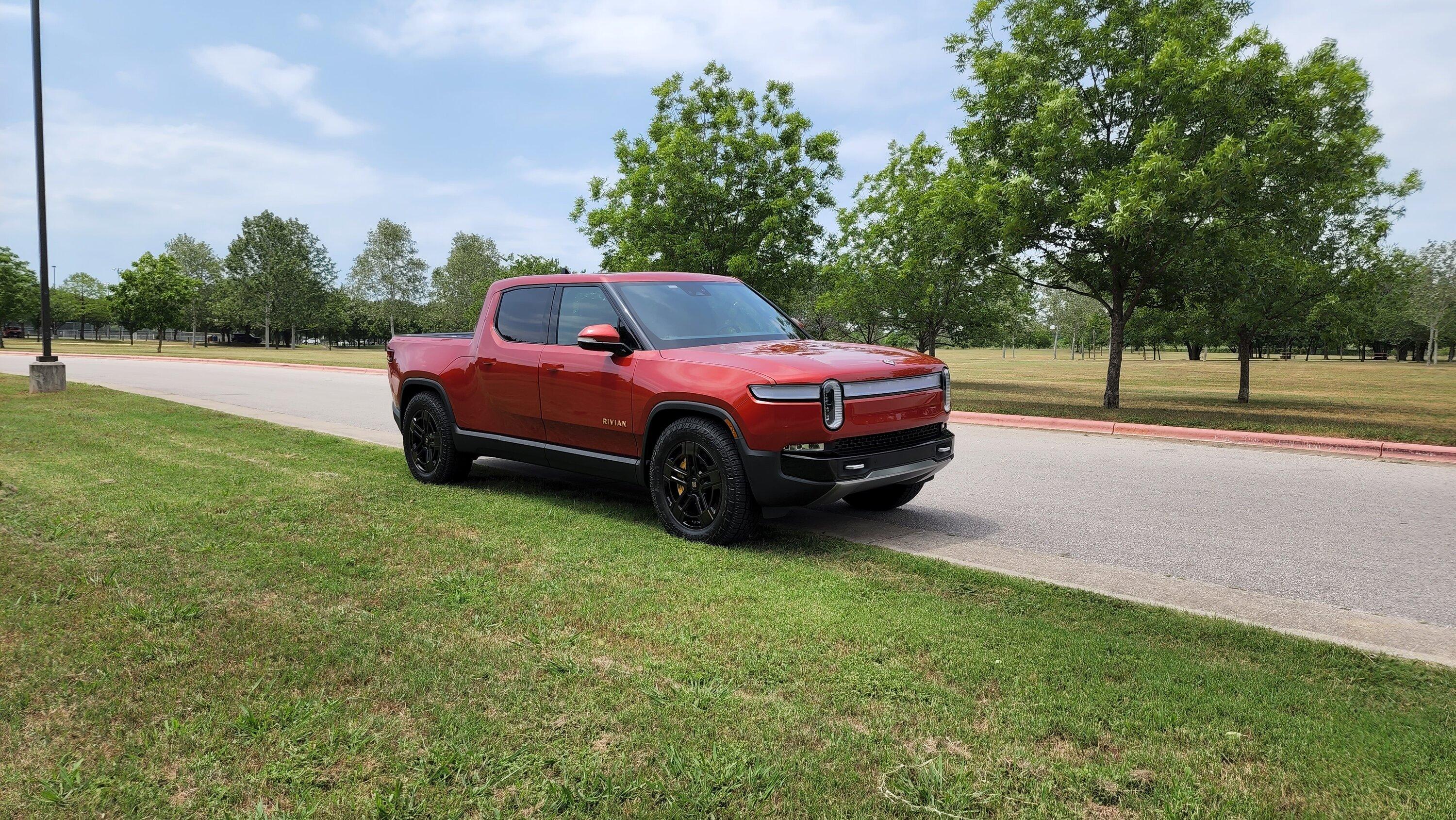 Rivian R1T R1S RED CANYON Rivian Photos 20220522_143957