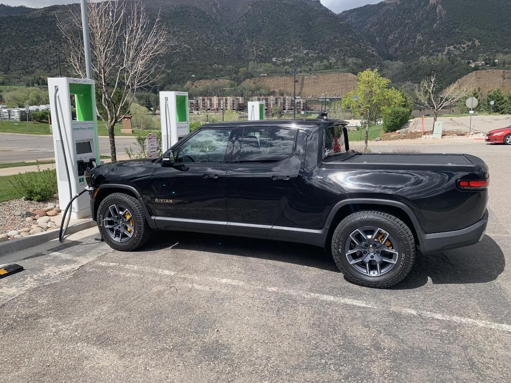 Rivian R1T R1S MIDNIGHT (Black) Rivian Photos IMG_1939