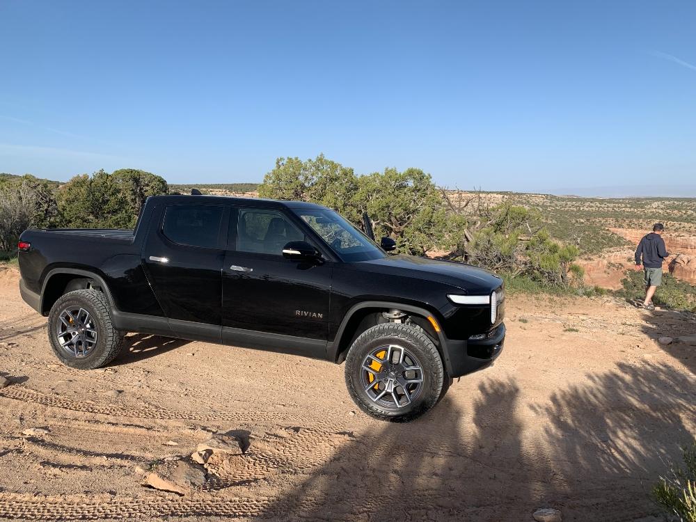 Rivian R1T R1S MIDNIGHT (Black) Rivian Photos IMG_1942