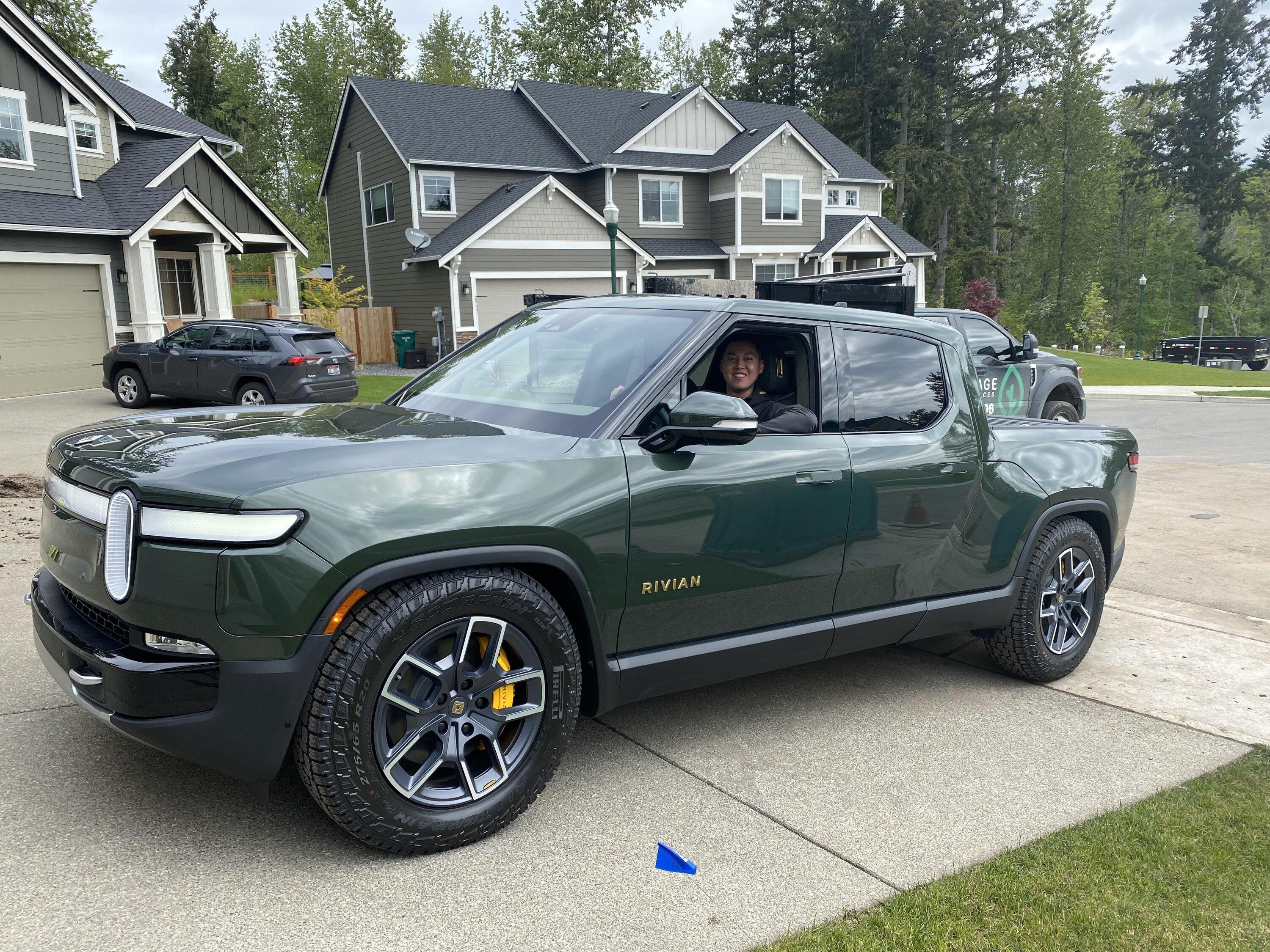 Rivian R1T R1S FOREST GREEN R1T Photos 1653349680534