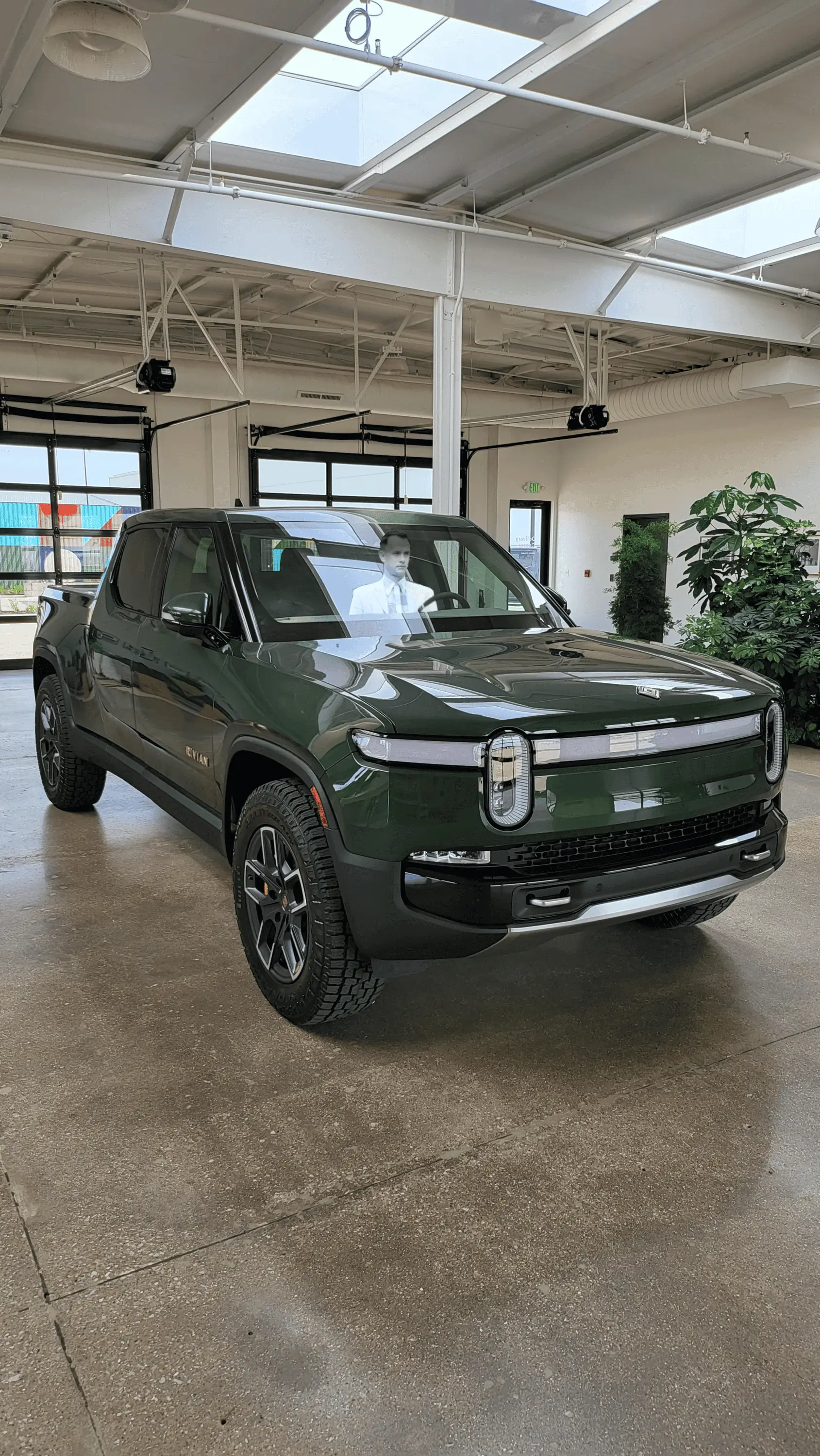 Rivian R1T R1S FOREST GREEN R1T Photos 1653359333121