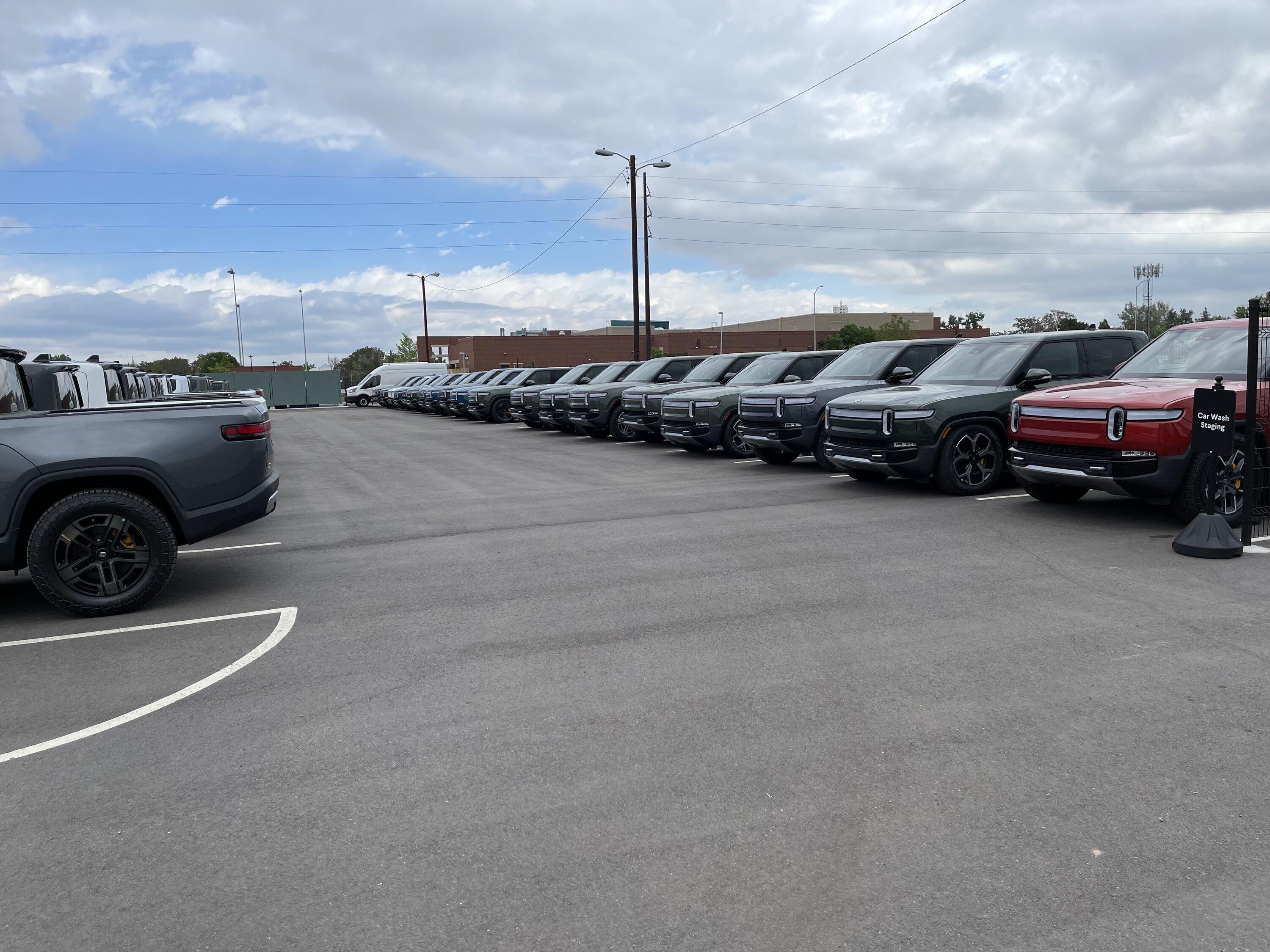 Rivian R1T R1S LIMESTONE R1T Photos F6BEC61E-CA5C-4DCF-A4FD-20C47CAE2B4B