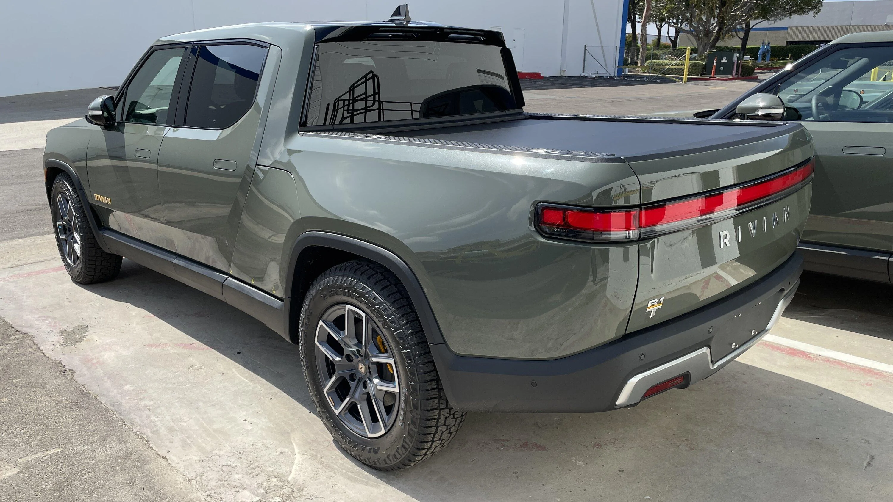 Rivian R1T R1S Pre-Delivery (pre-PDI) photos at service center - things to watch out for (+ look at underbody WITHOUT the Off-road Shield) PRE1.5