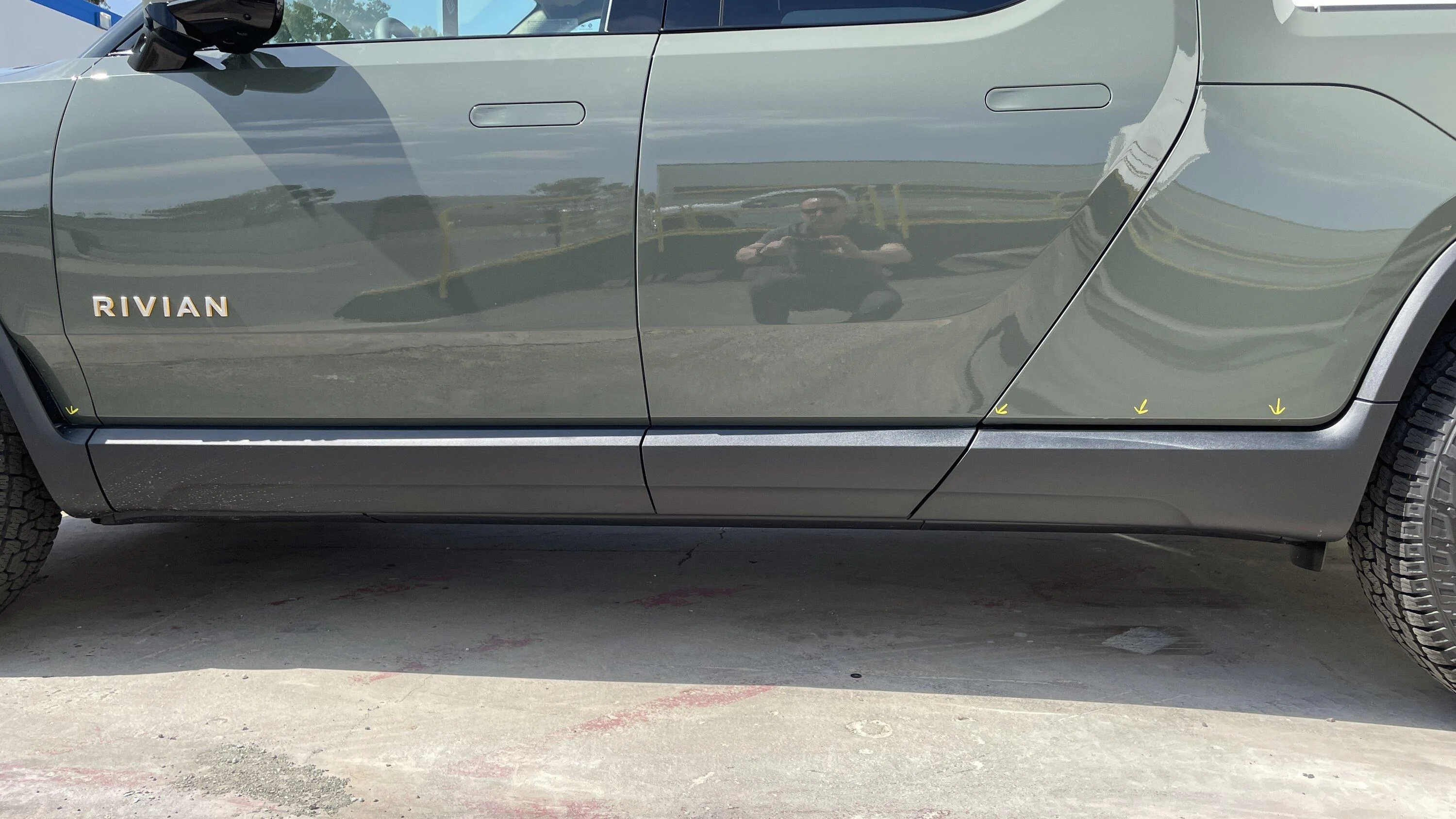Rivian R1T R1S Pre-Delivery (pre-PDI) photos at service center - things to watch out for (+ look at underbody WITHOUT the Off-road Shield) PRE4