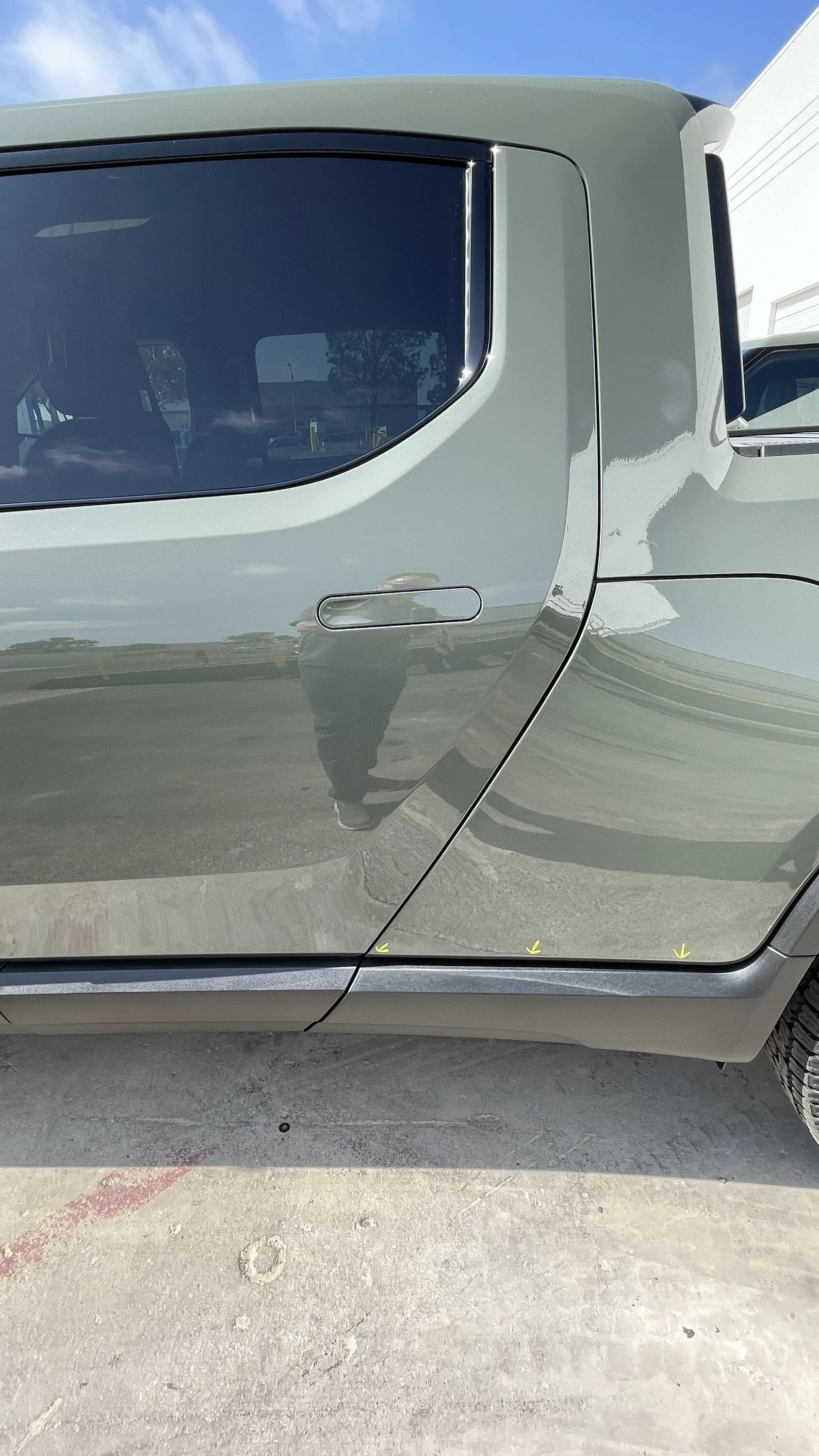 Rivian R1T R1S Pre-Delivery (pre-PDI) photos at service center - things to watch out for (+ look at underbody WITHOUT the Off-road Shield) PRE5.6